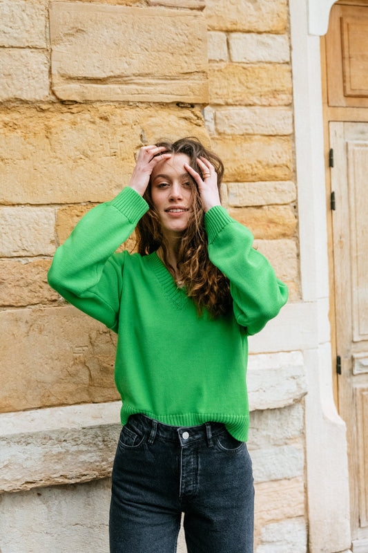 Pull col V vert en maille de coton bio - v-neck long sleeved knit vibrant green