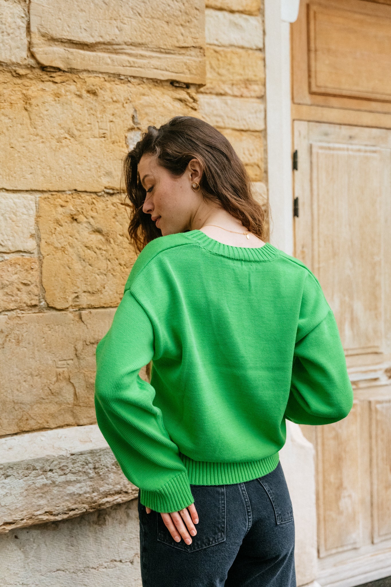 Pull col V vert en maille de coton bio - v-neck long sleeved knit vibrant green