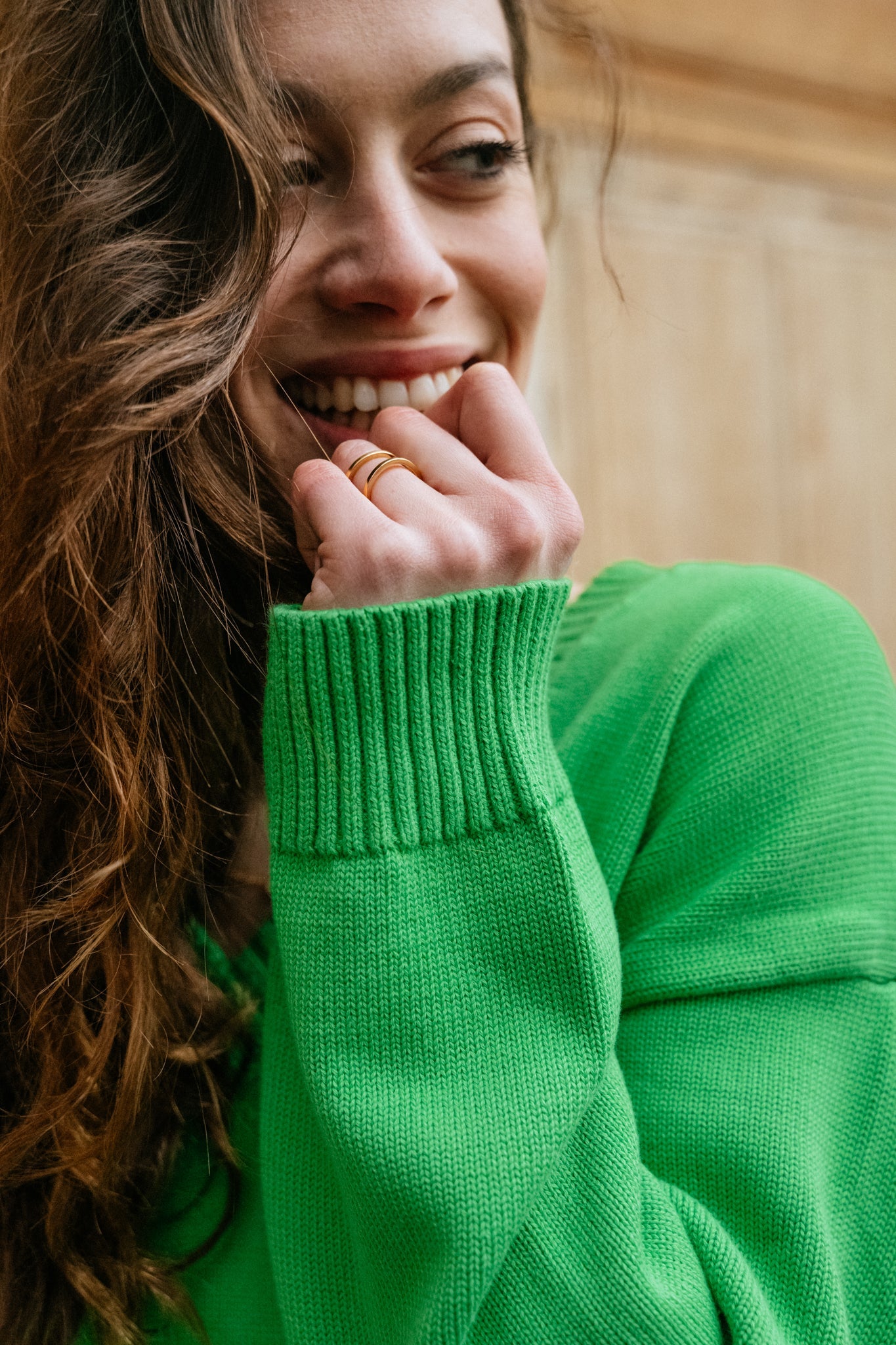 Pull col V vert en maille de coton bio - v-neck long sleeved knit vibrant green