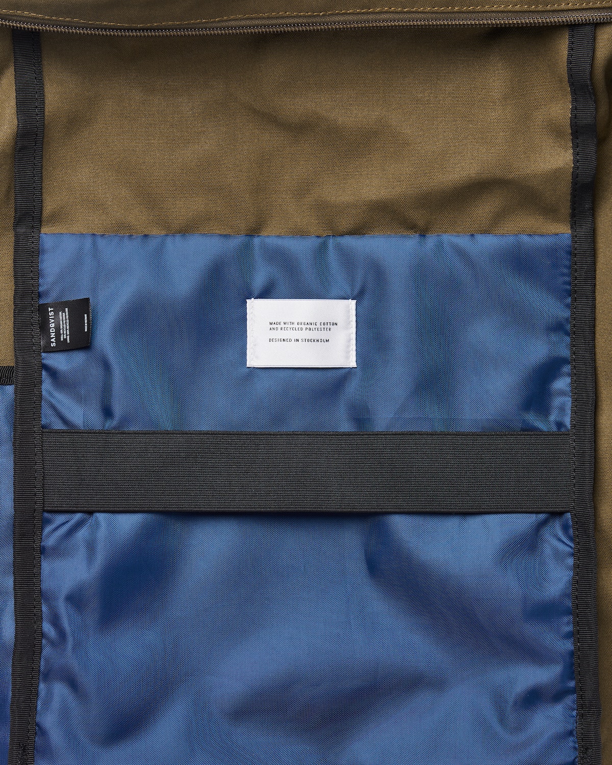 Sac roll-top en coton bio et matière recyclée - kaj olive with navy webbing