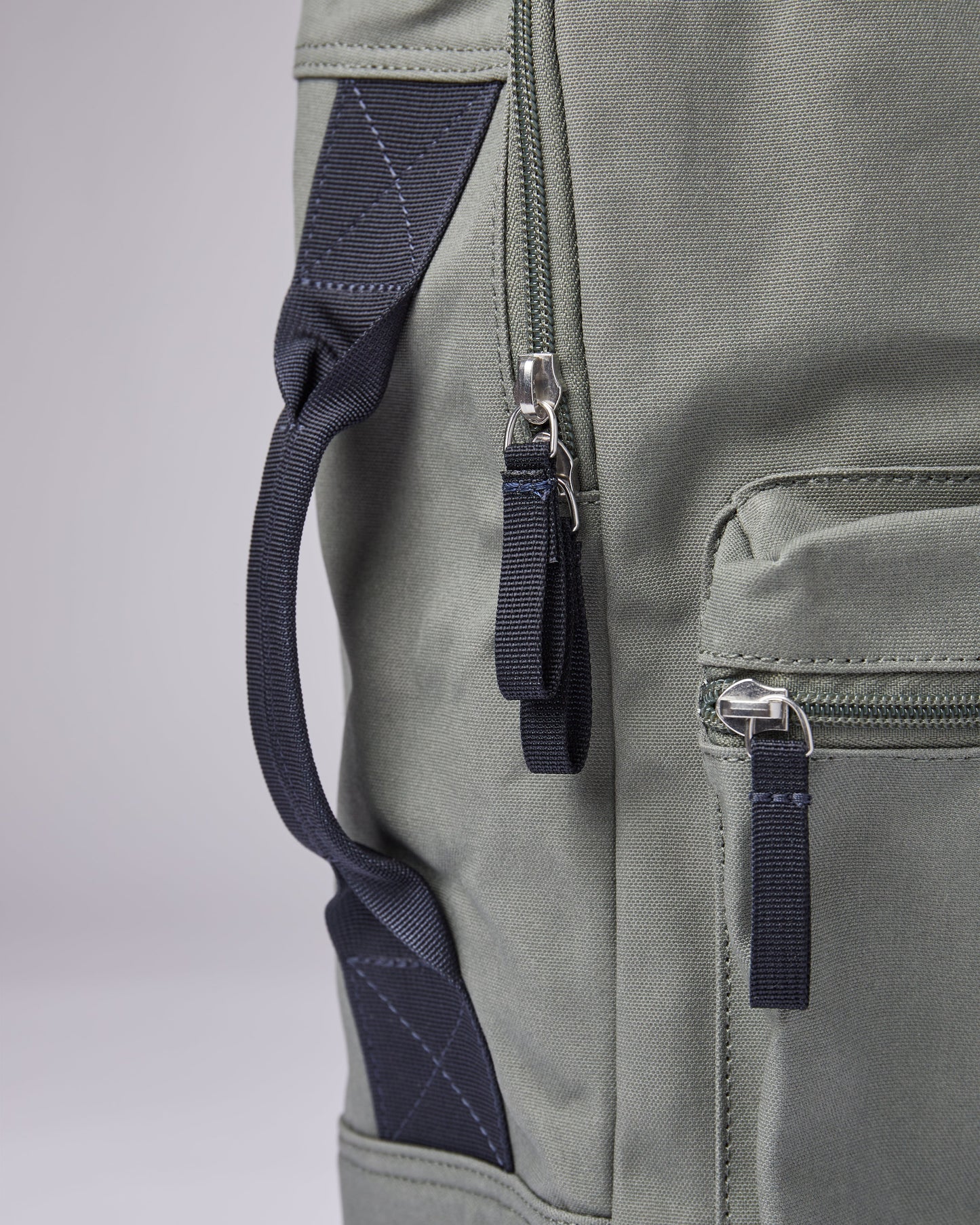 Sac à dos vert clair en coton bio et polyester recyclé - August dusty green