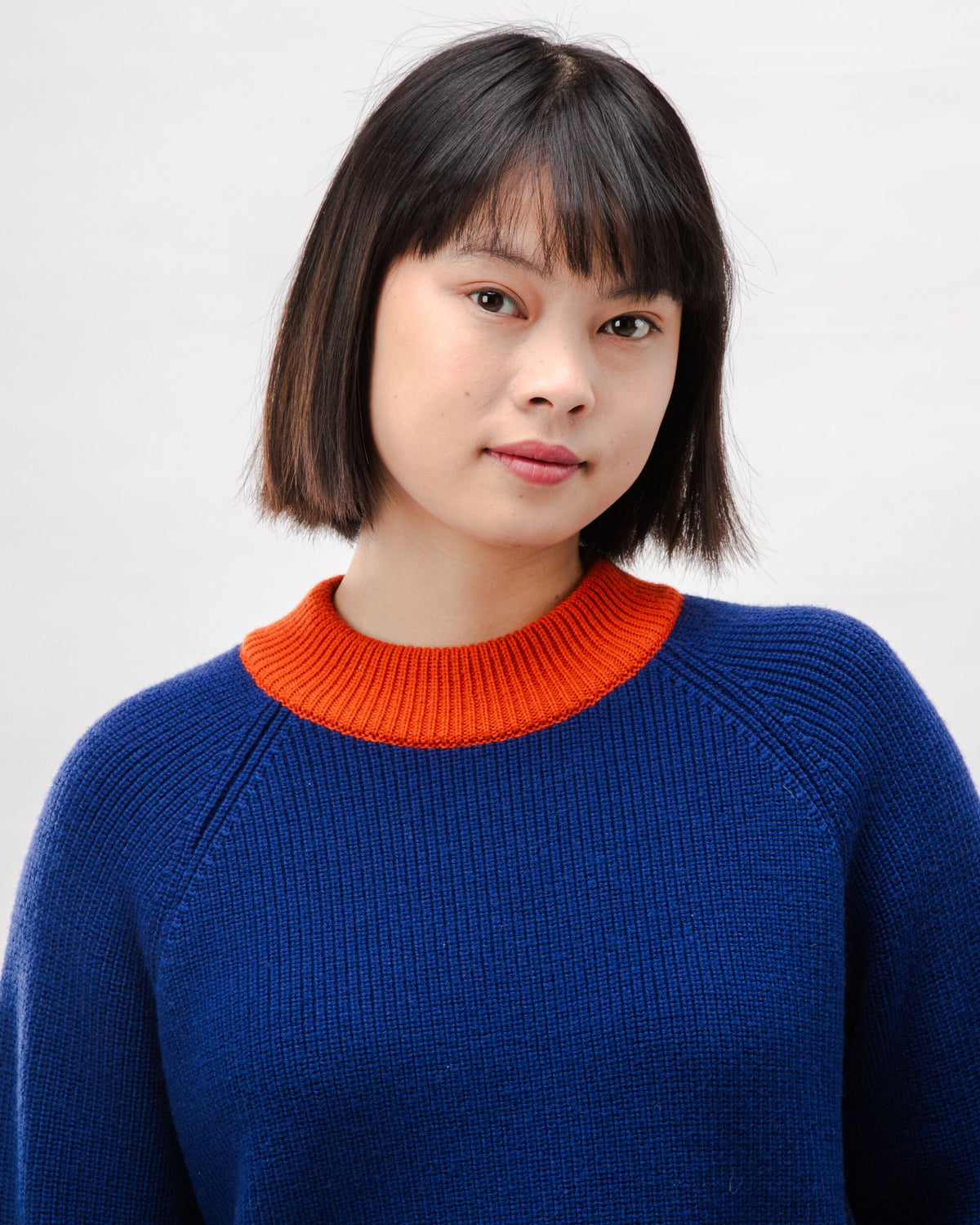 Pull court en laine certifiée | bicolore "waterfront cropped wool sweater navy"