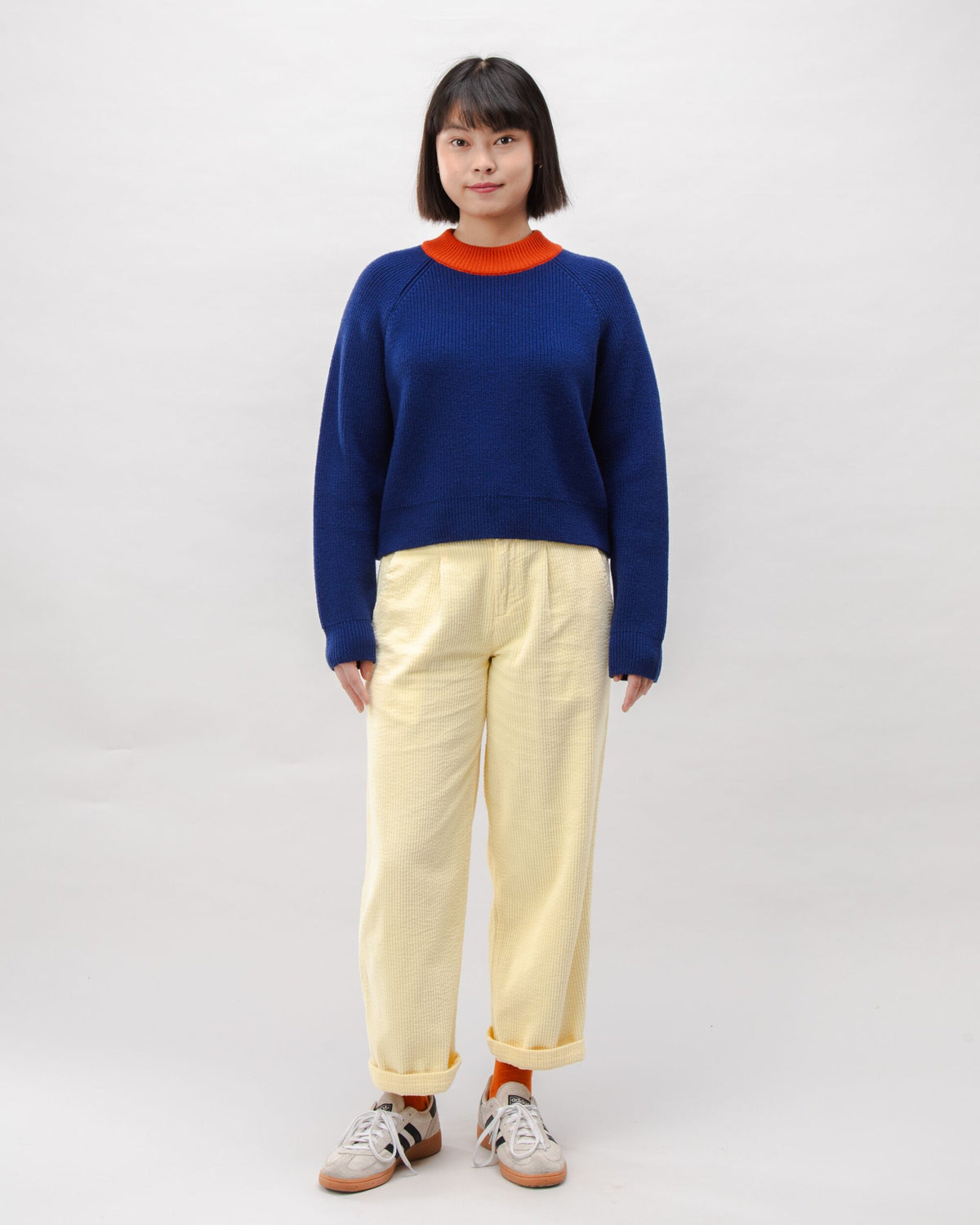Pull court en laine certifiée | bicolore "waterfront cropped wool sweater navy"