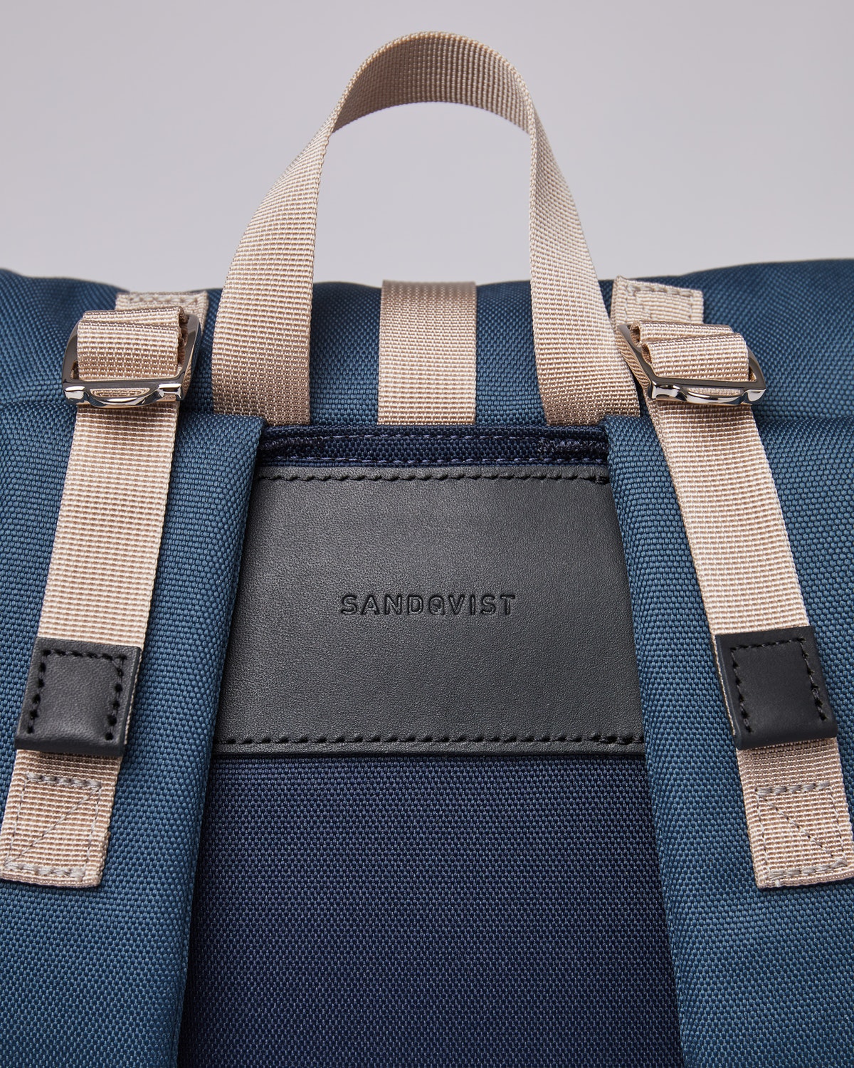Sac à dos rolltop en matière recyclée | Bleu "bernt multi steel blue/navy blue"
