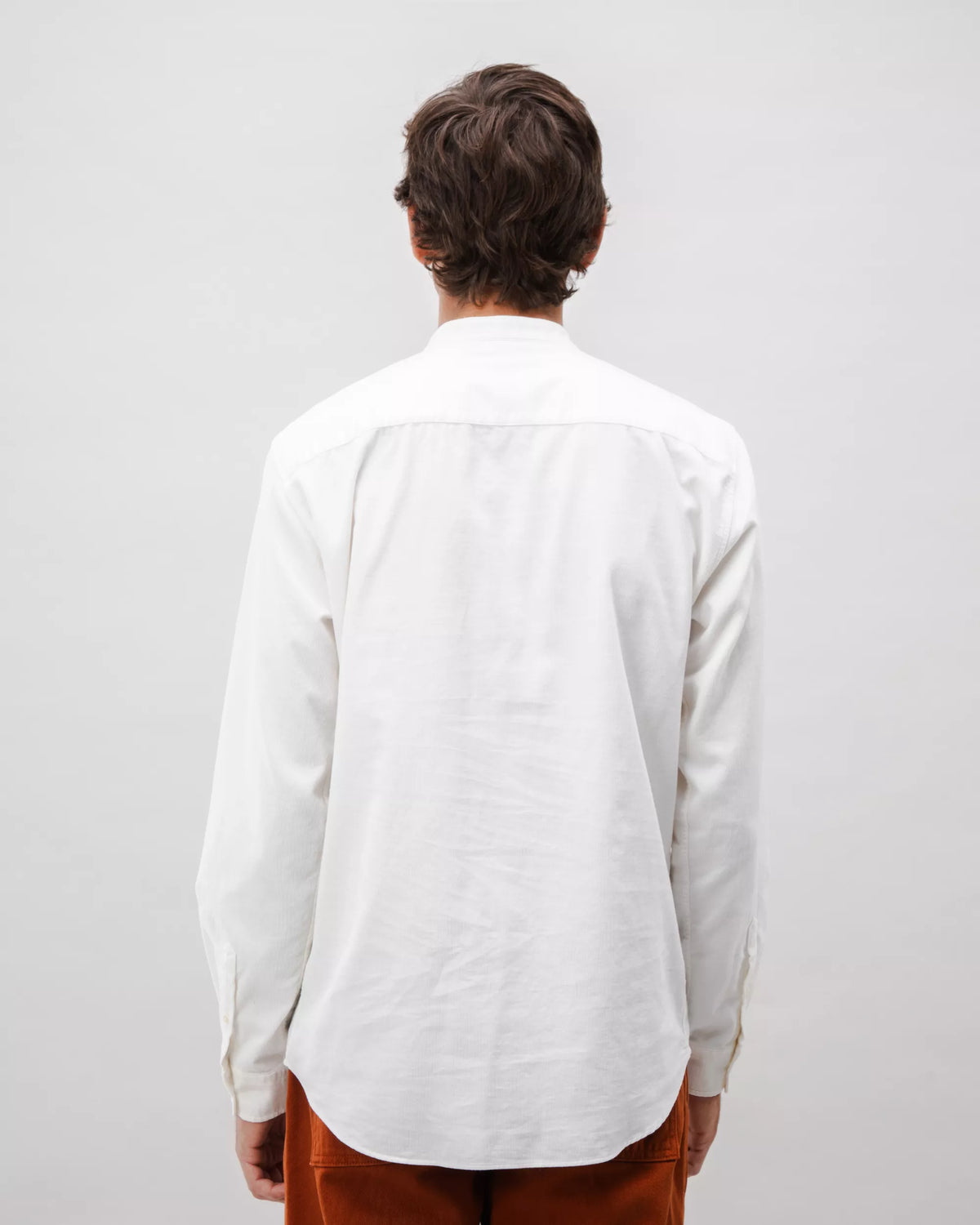 Chemise côtelée col officier en coton bio | blanc "babycord japanese mao cotton shirt ecru"
