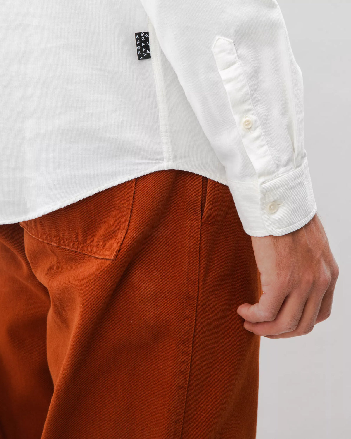 Chemise côtelée col officier en coton bio | blanc "babycord japanese mao cotton shirt ecru"