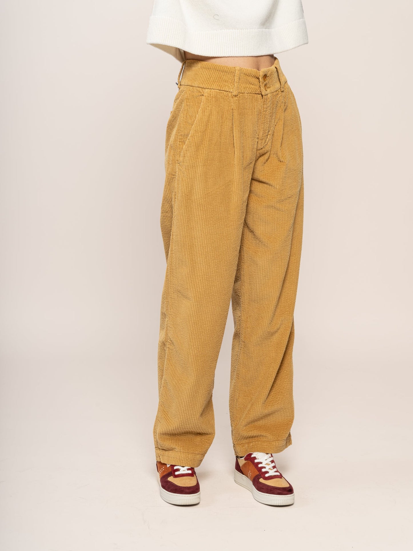 Pantalon pinces droit velours en coton bio | camel "corduroy pleated pants"