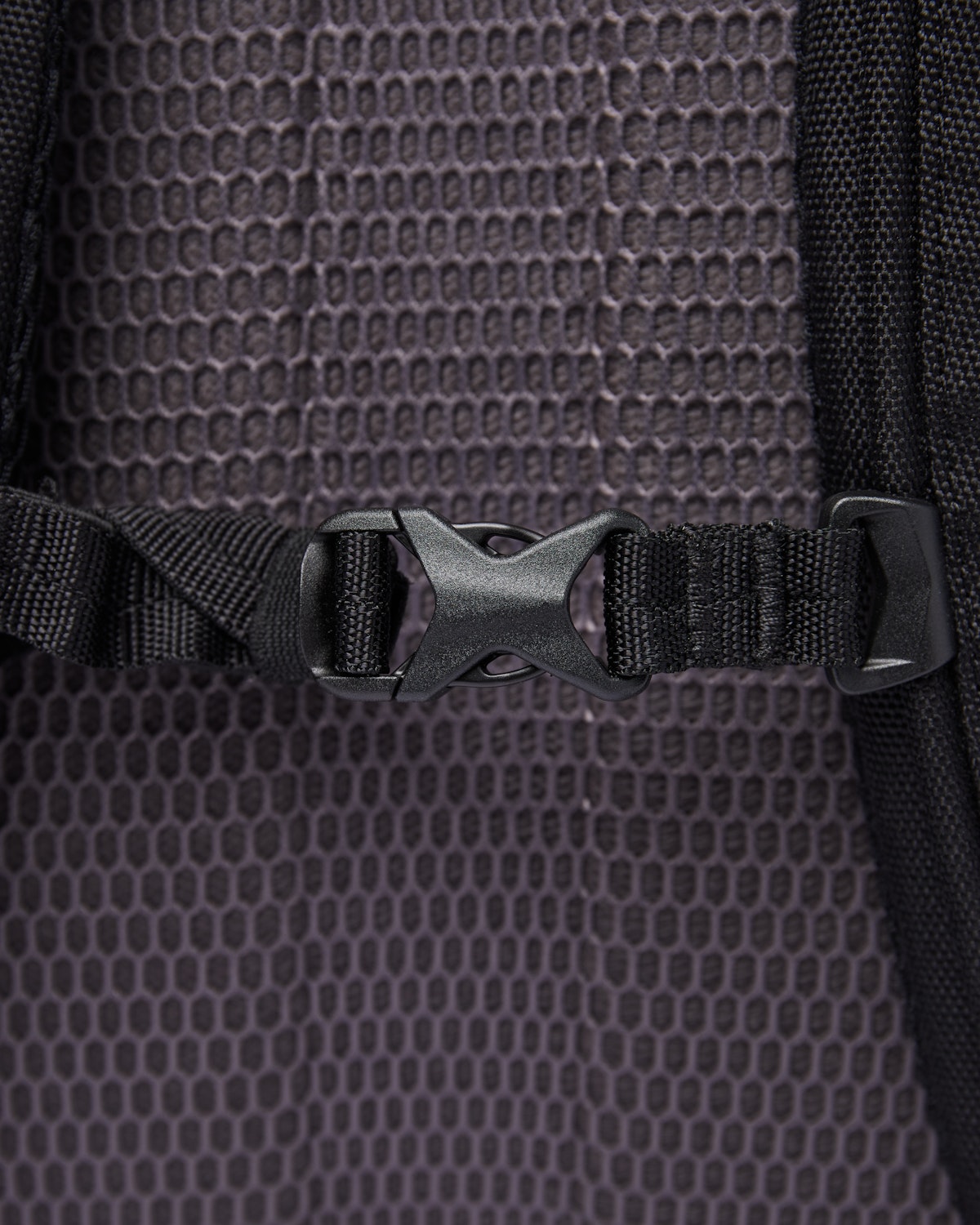 Sac à dos vegan rolltop noir en matière recyclée - arvid black