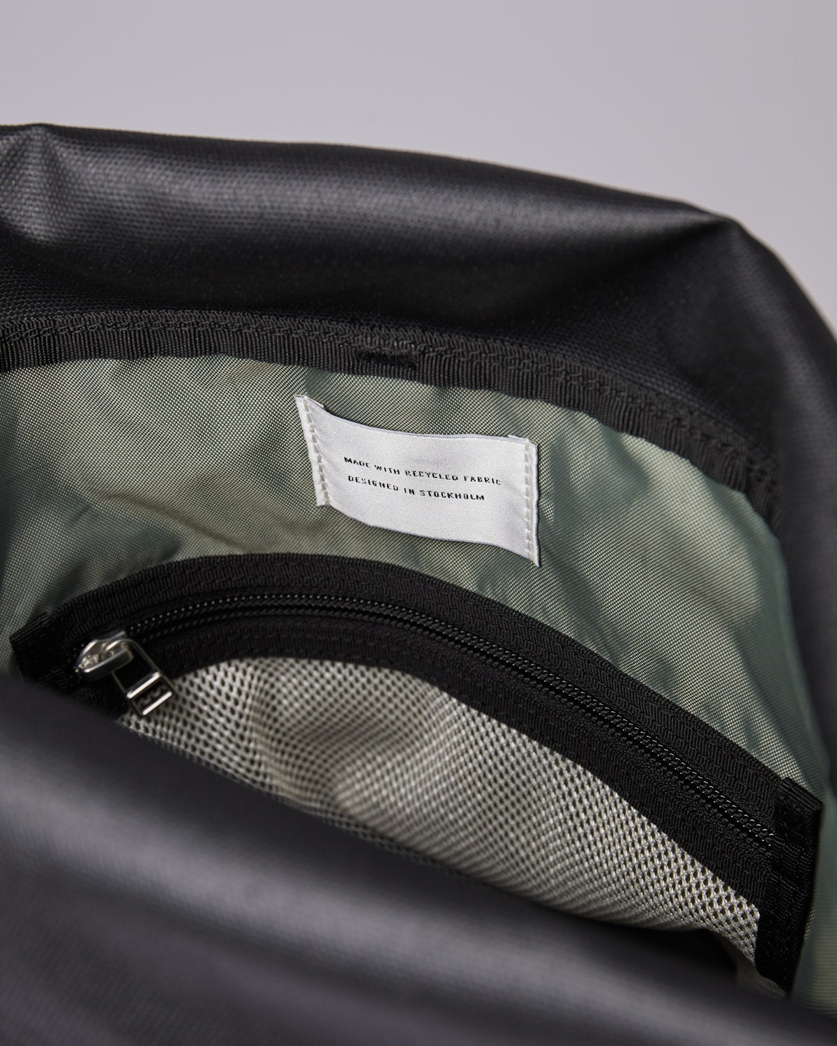 Sac à dos vegan rolltop noir en matière recyclée - arvid black