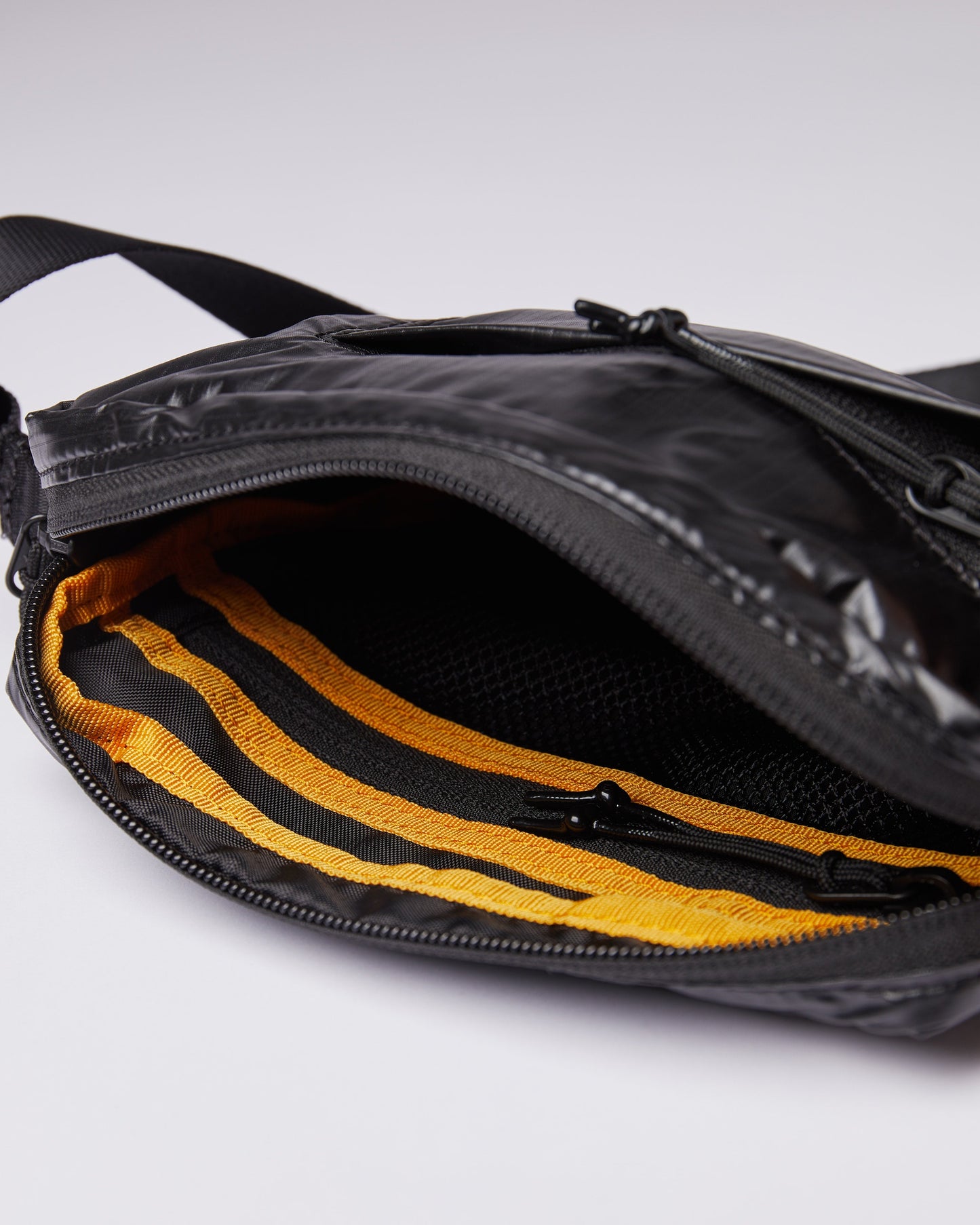 banane noire en matière recyclée - rune black