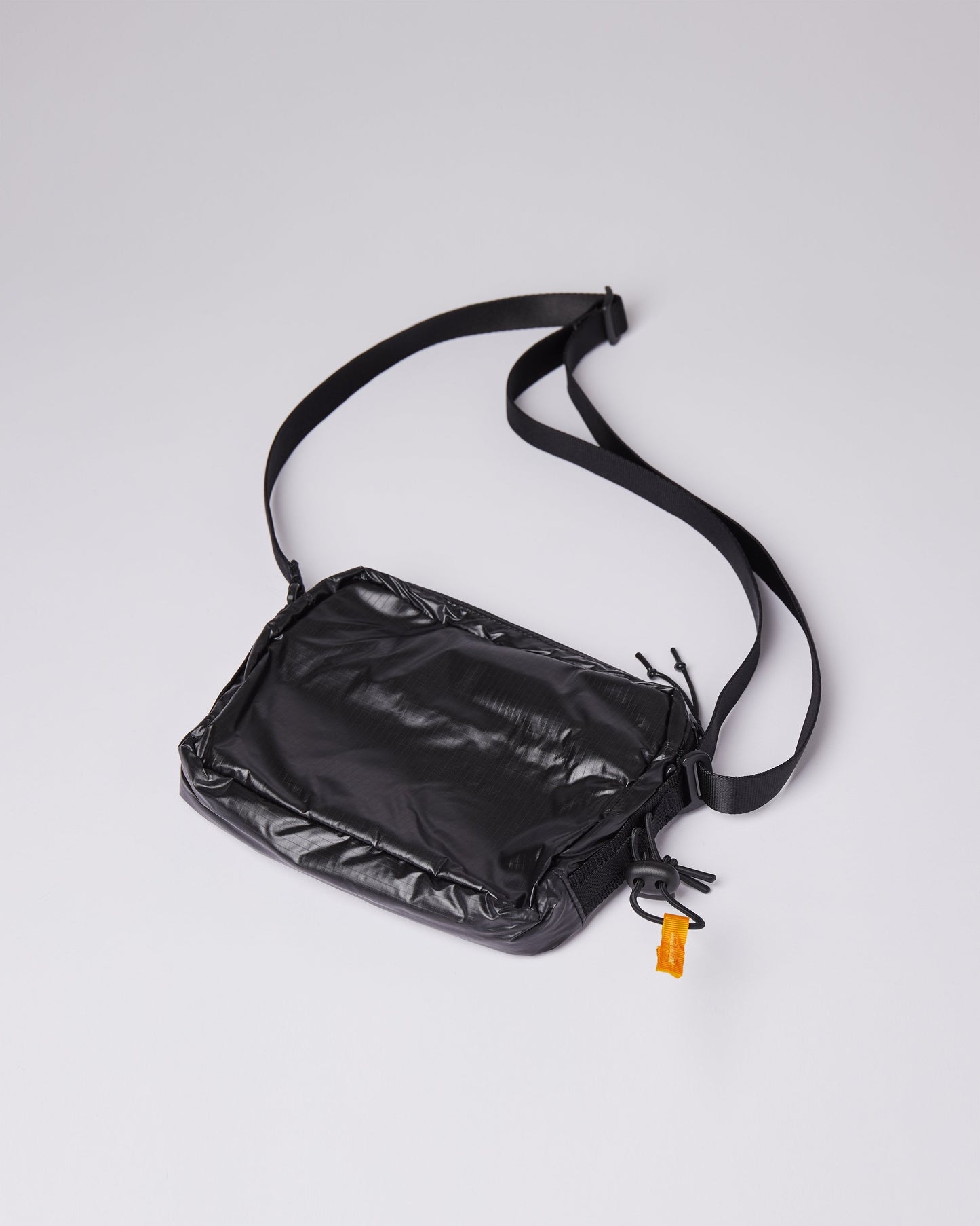 banane noire en matière recyclée - rune black