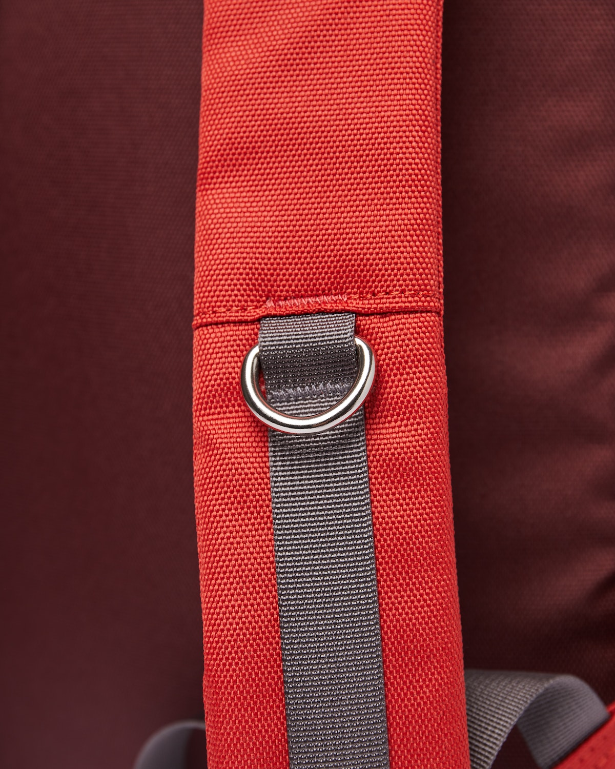 Sac à dos rolltop en matière recyclée | Bordeaux et rouge "ilon multi moss red with black leather"