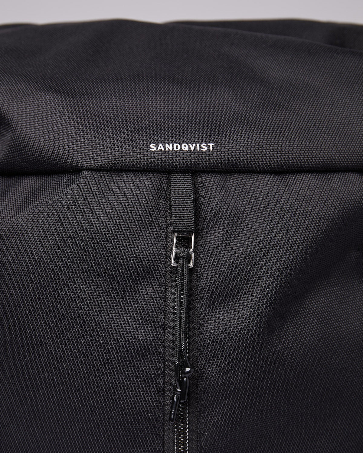 Sac à dos 23L en matières recyclées | noir "sune black with black webbing"