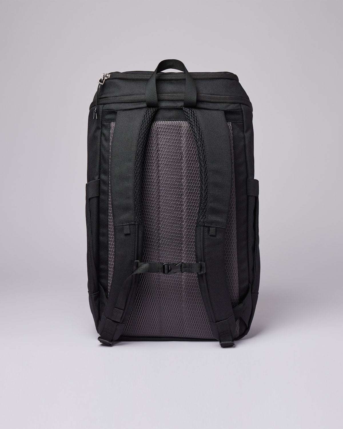 Sac à dos 23L en matières recyclées | noir "sune black with black webbing"