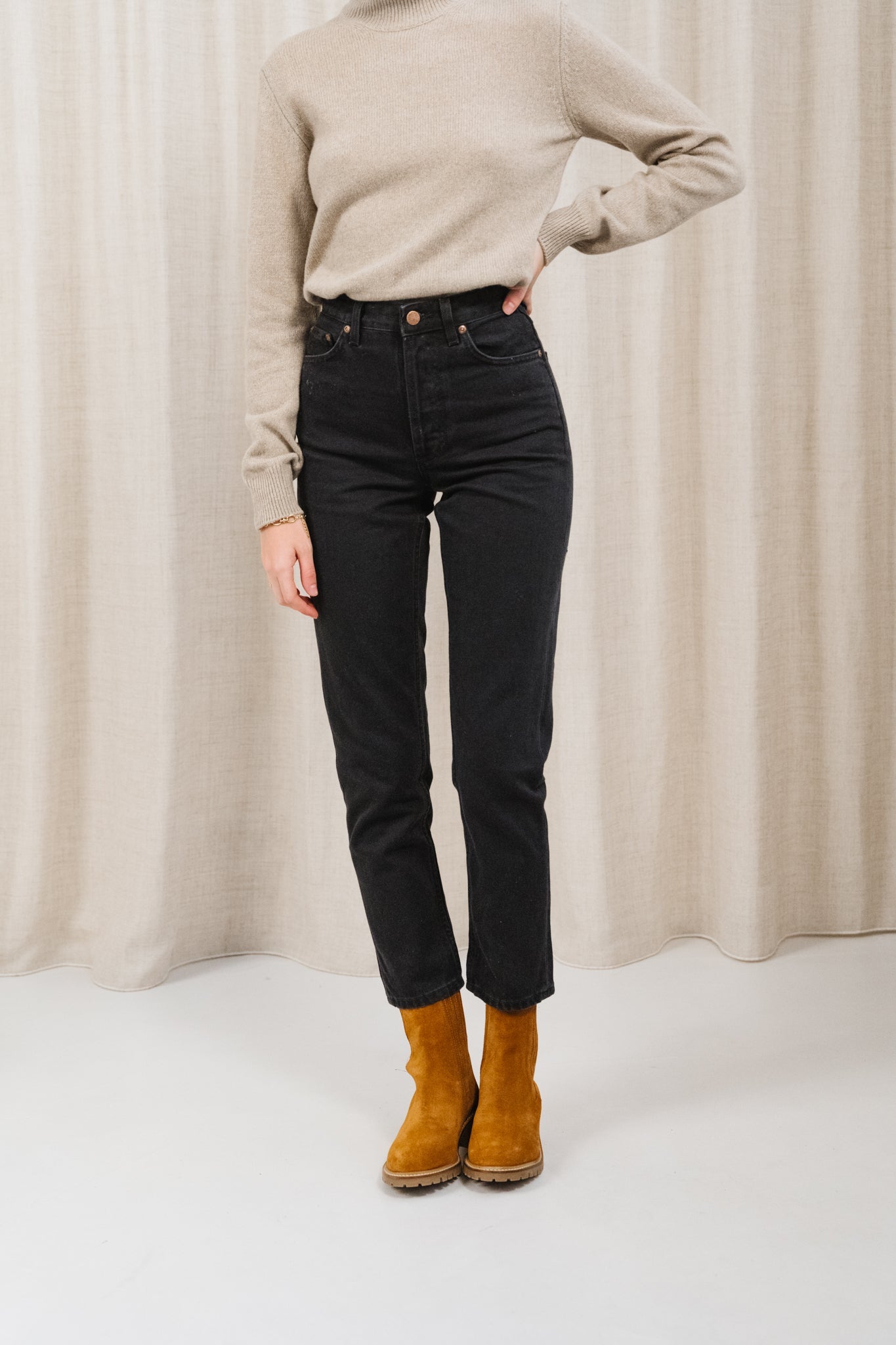 Jean mom en coton bio | noir 'breezy britt aged black'