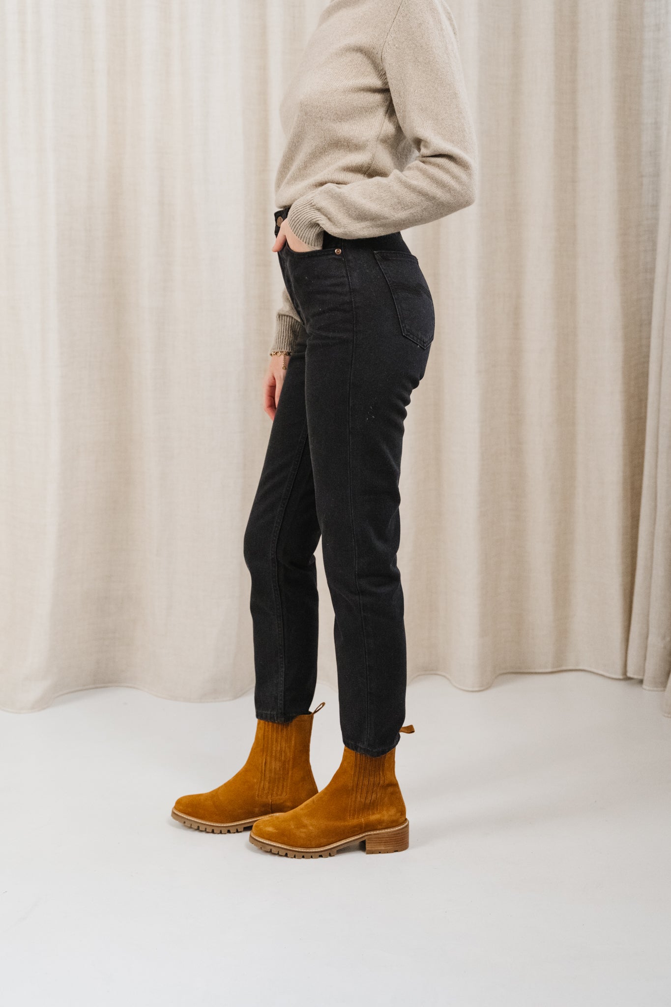 Jean mom en coton bio | noir 'breezy britt aged black'