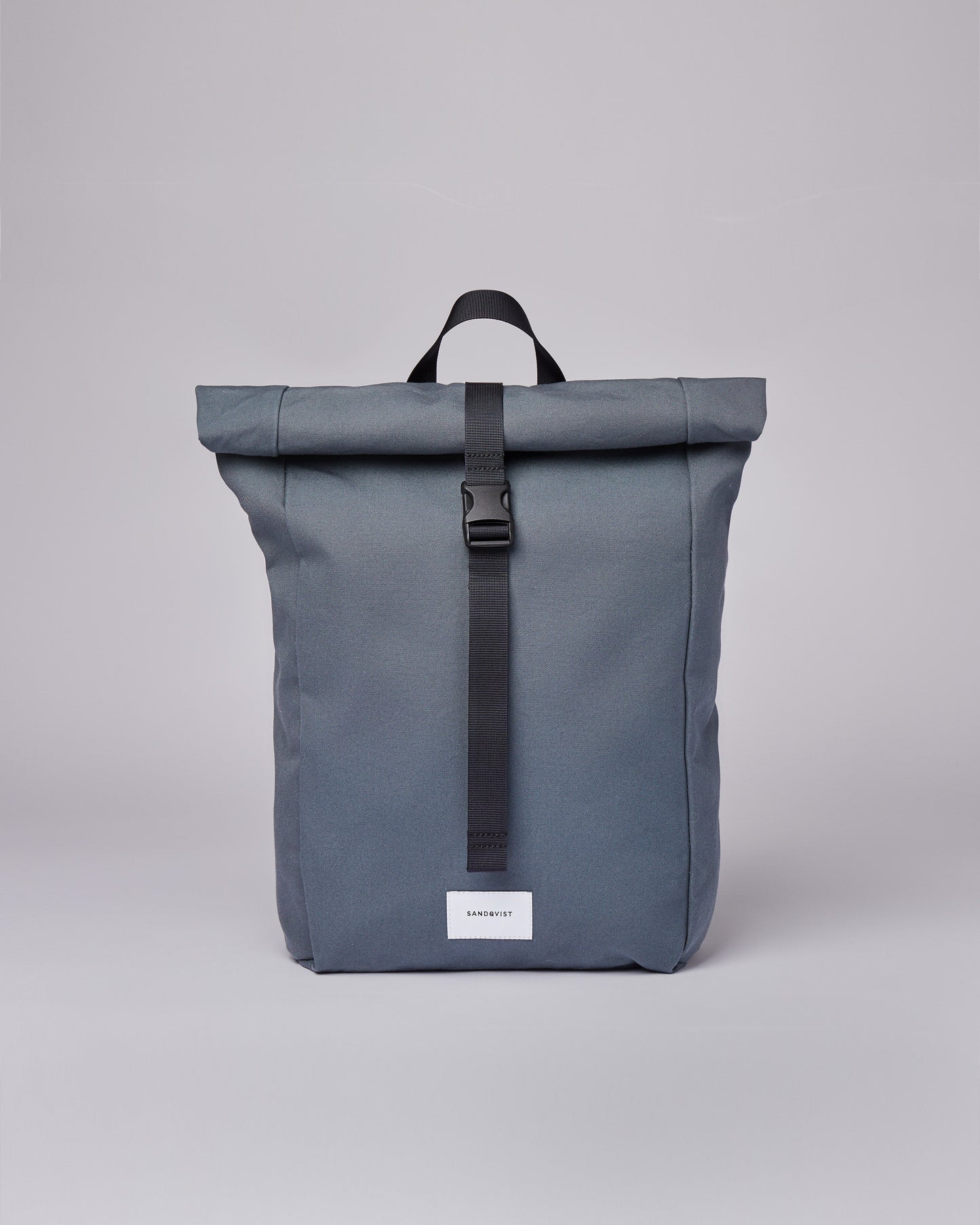 Sac à dos roll-top en coton bio et matière recyclée - kaj dark slate with navy webbing