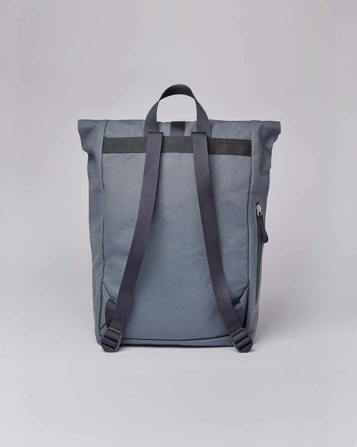Sac à dos roll-top en coton bio et matière recyclée - kaj dark slate with navy webbing