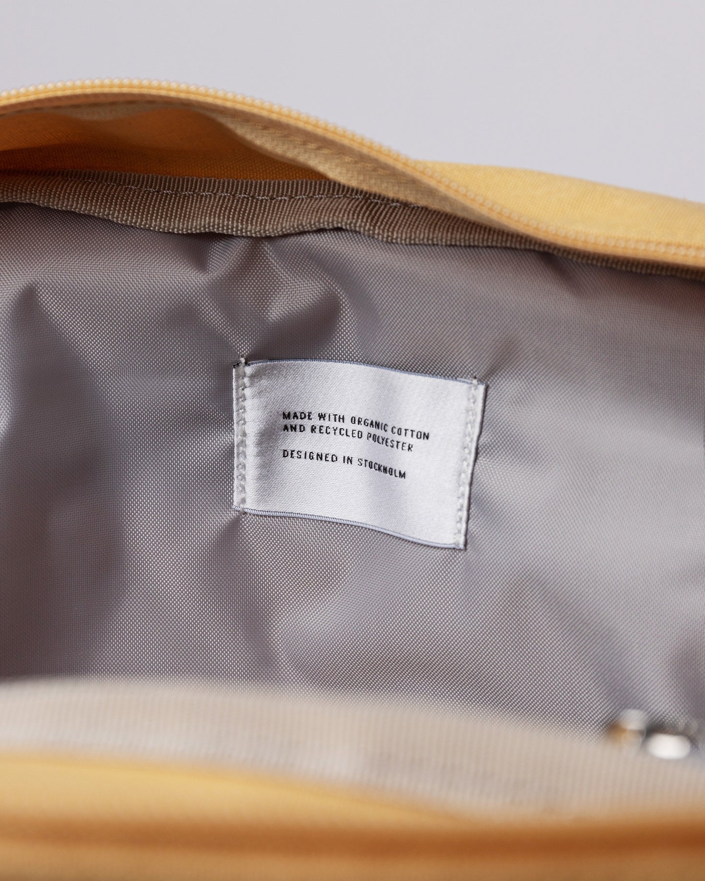 Sac à dos en coton bio et matière recyclée | Jaune "knut yellow"