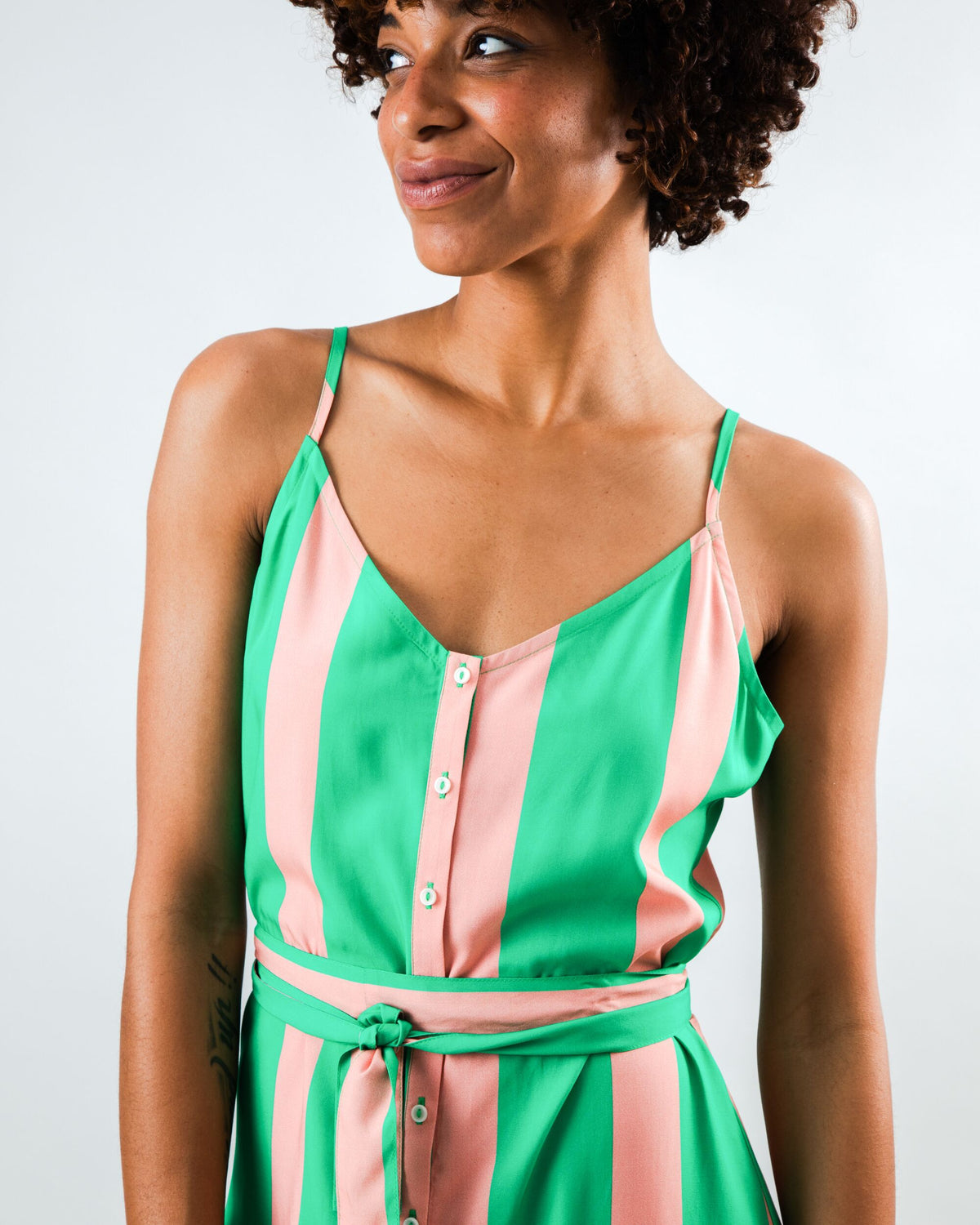 Robe en viscose ecovero | vert "color block strap dress green"