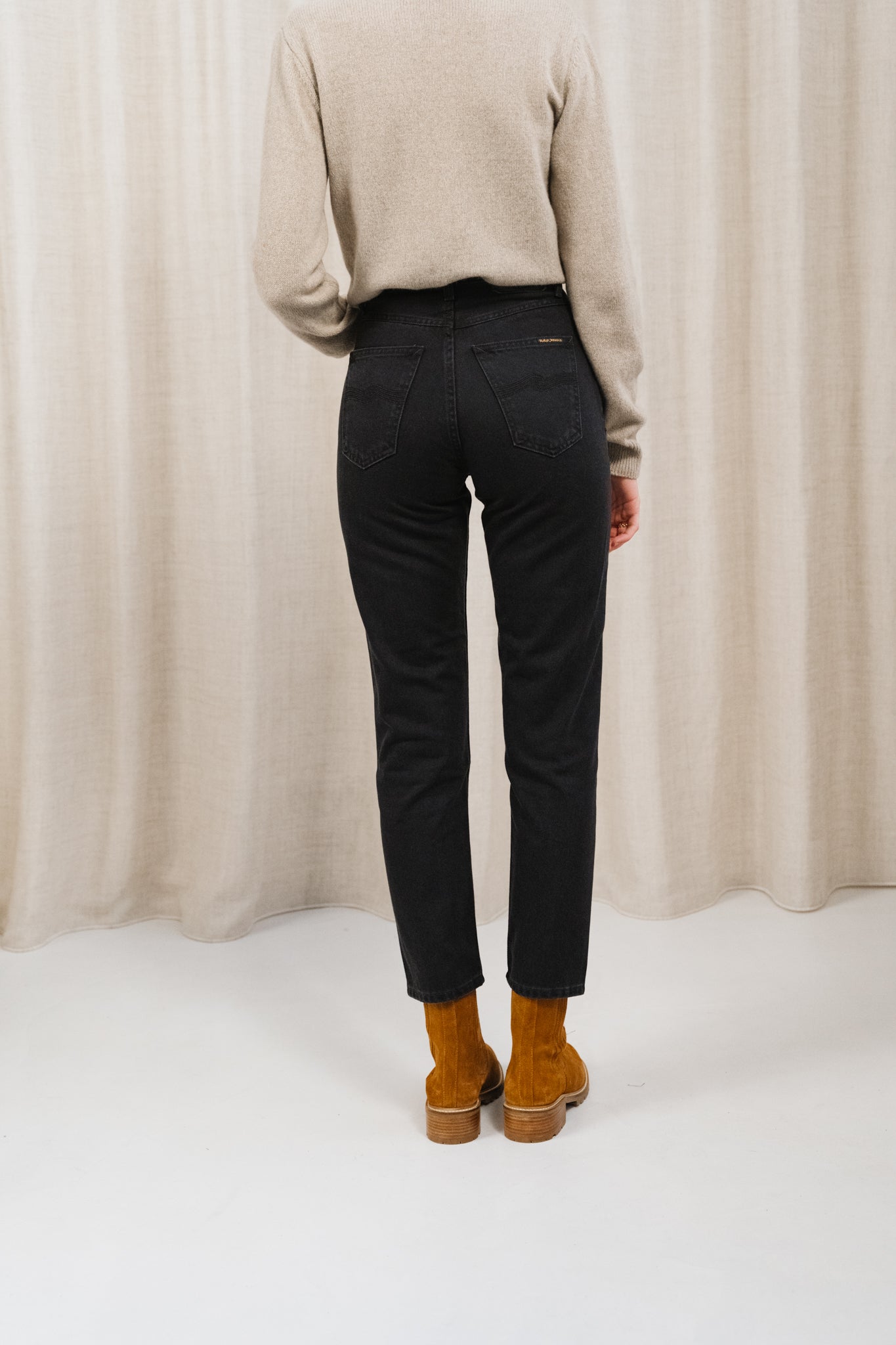 Jean mom en coton bio | noir 'breezy britt aged black'