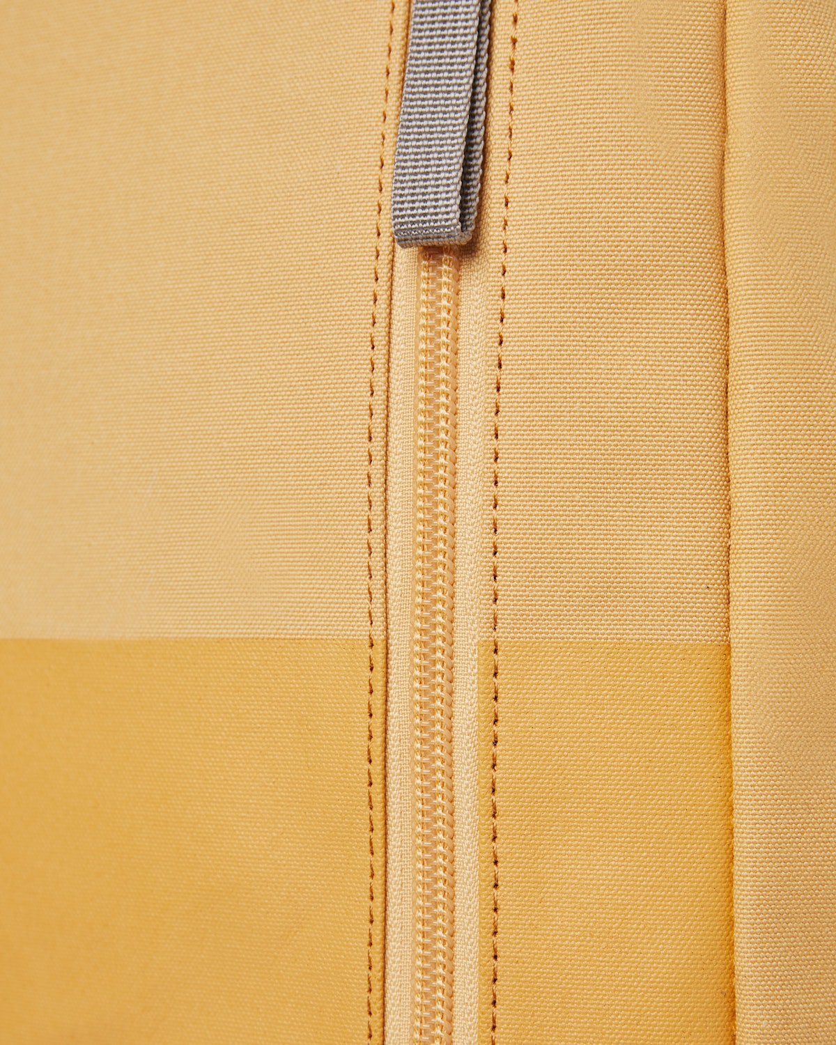 Sac à dos rolltop en matière recyclée | Jaune "dante vegan yellow leaf with navy webbing"