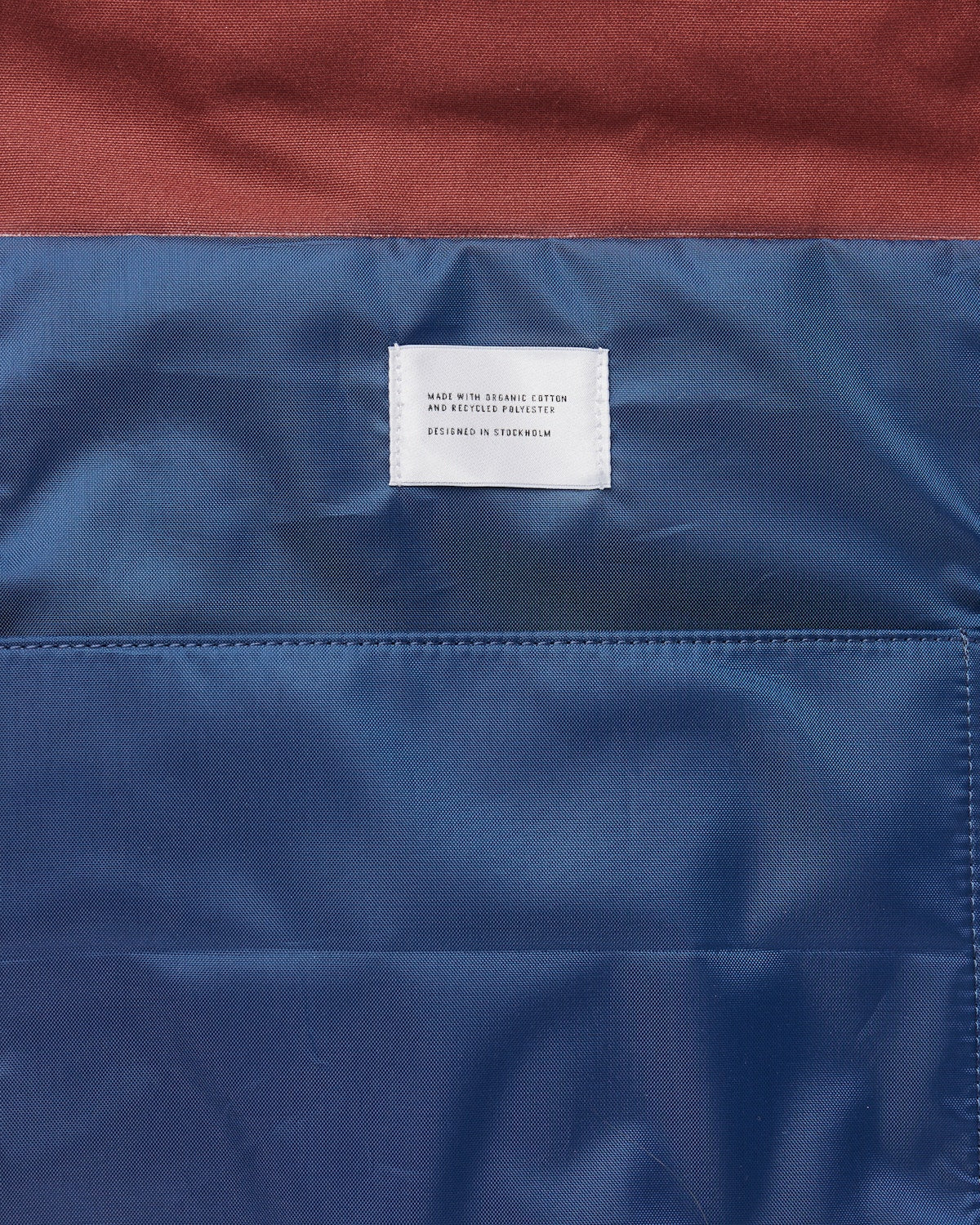 Sac à dos rolltop en matière recyclée | Rouge "dante vegan autumn leaf"