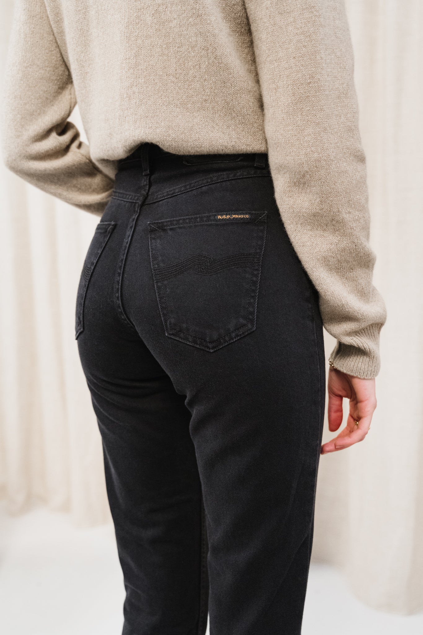 Jean mom en coton bio | noir 'breezy britt aged black'