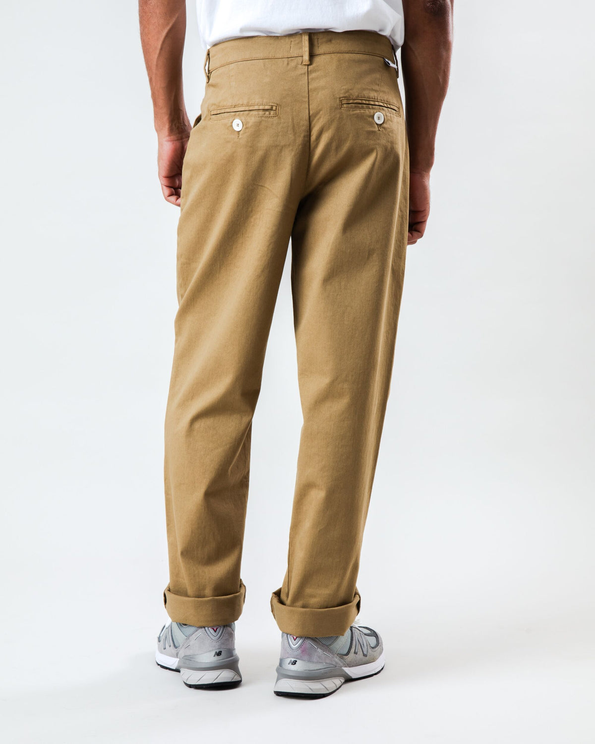 Pantalon à pinces en coton bio | camel "pleated chino brown"
