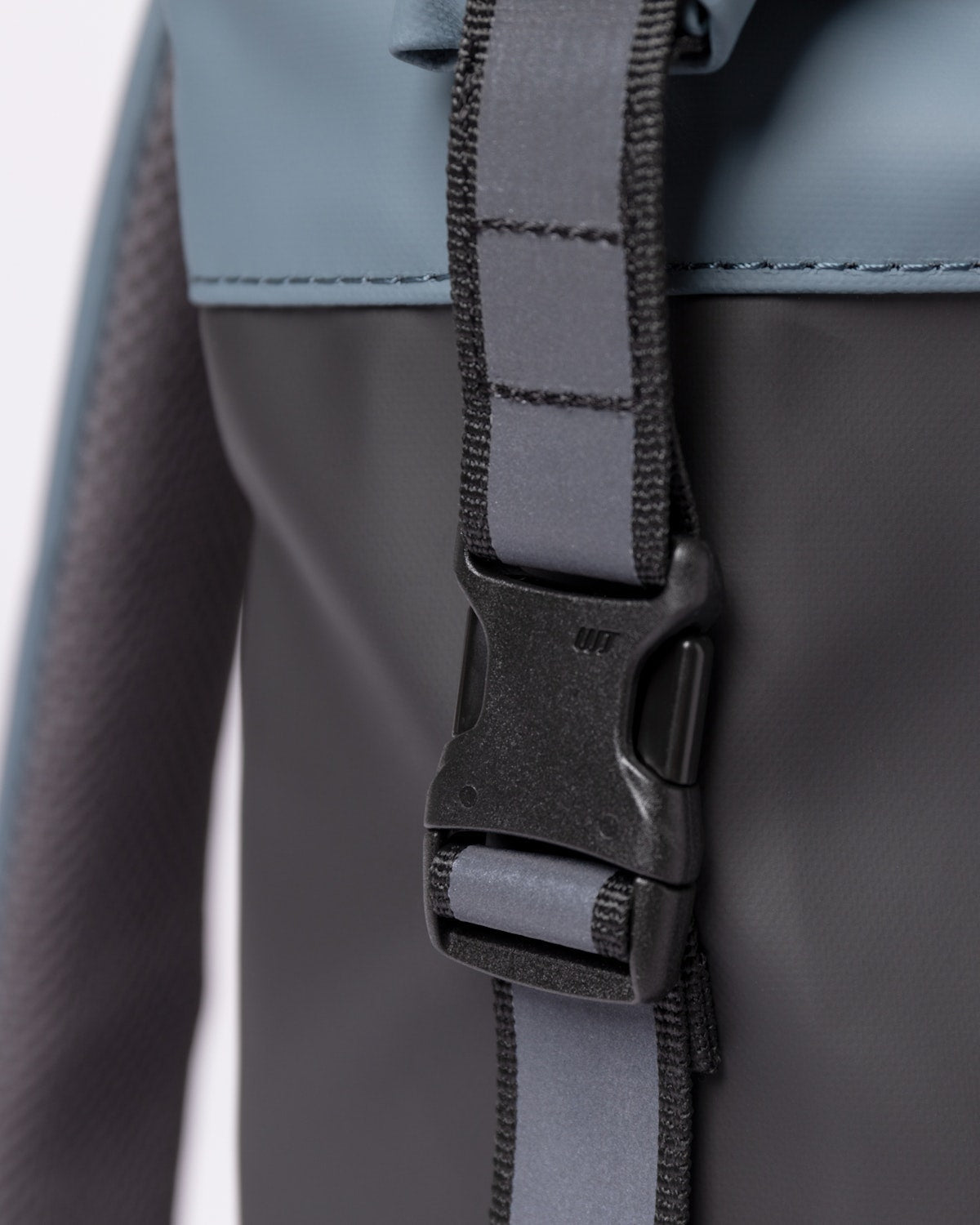 Sac à dos imperméable en matière recyclée | Bicolore "konrad multi black/steel blue"