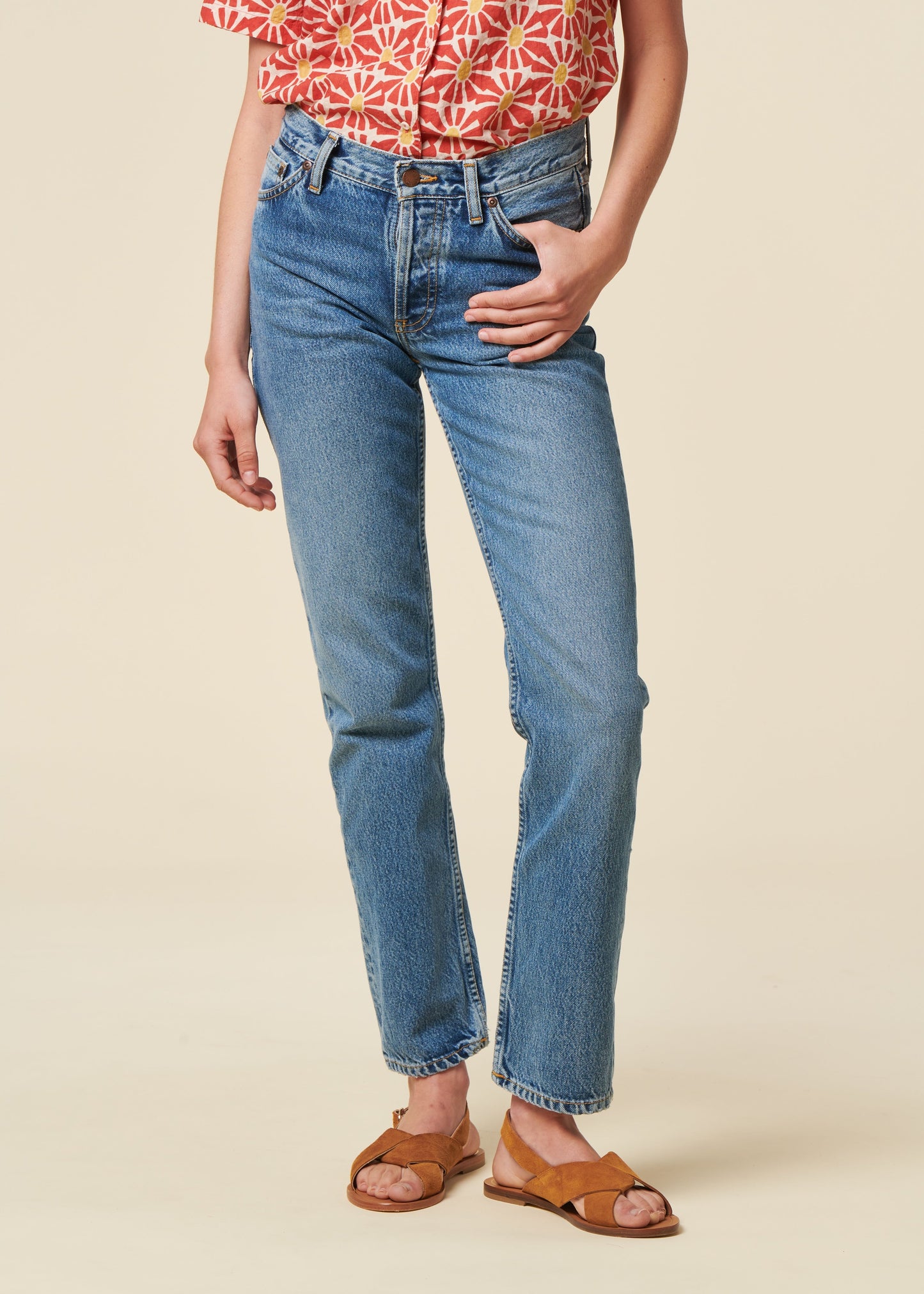 Jean droit taille basse en coton bio | Bleu délavé "shady sadie indigo blues"
