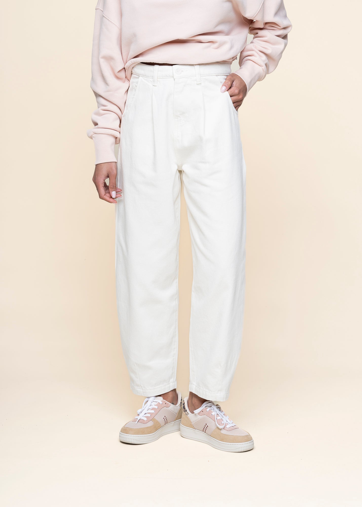 Pantalon droit à pinces en coton bio | blanc "pegged pants ecru"