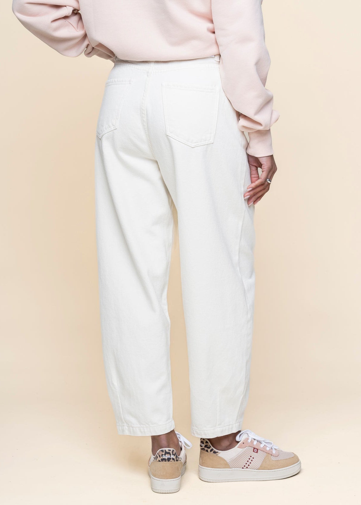 Pantalon droit à pinces en coton bio | blanc "pegged pants ecru"