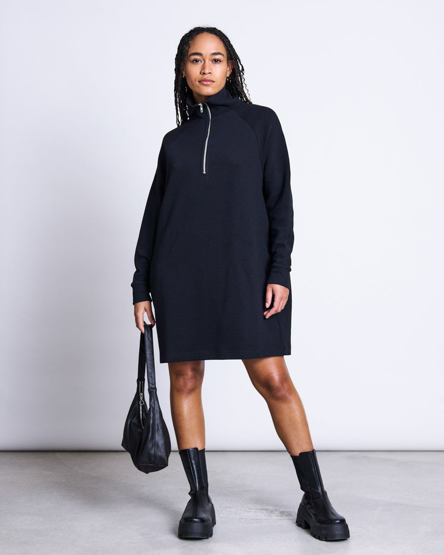 Robe col zippée noire en côte de coton bio - maloma black