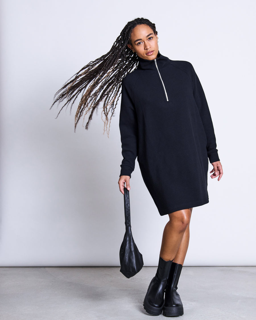 Robe col zippée noire en côte de coton bio - maloma black