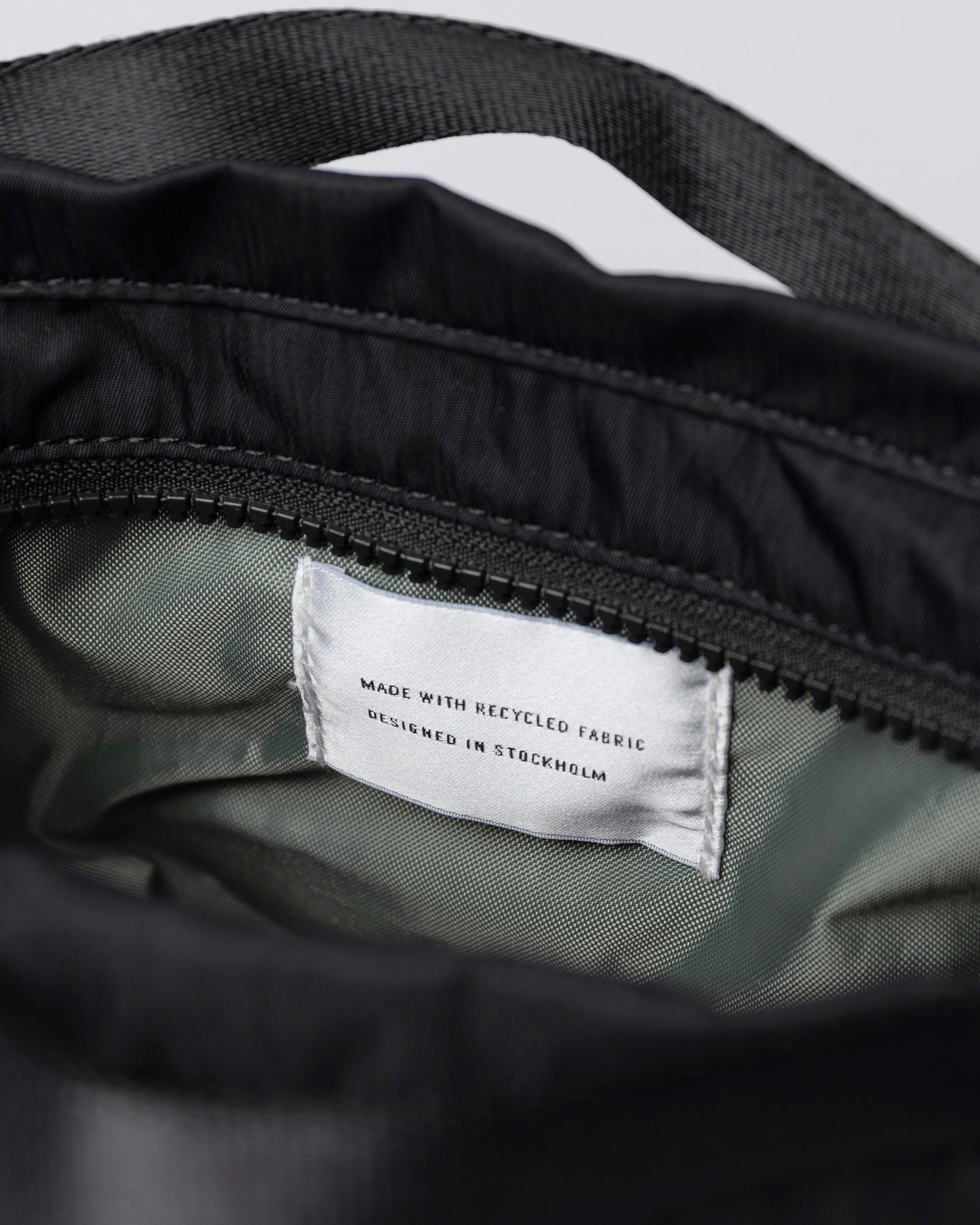 Sac bandoulière en recyclé | Noir "stevie black"