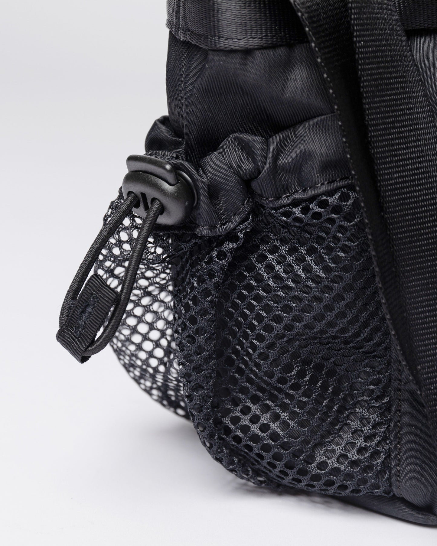 Sac bandoulière en recyclé | Noir "stevie black"
