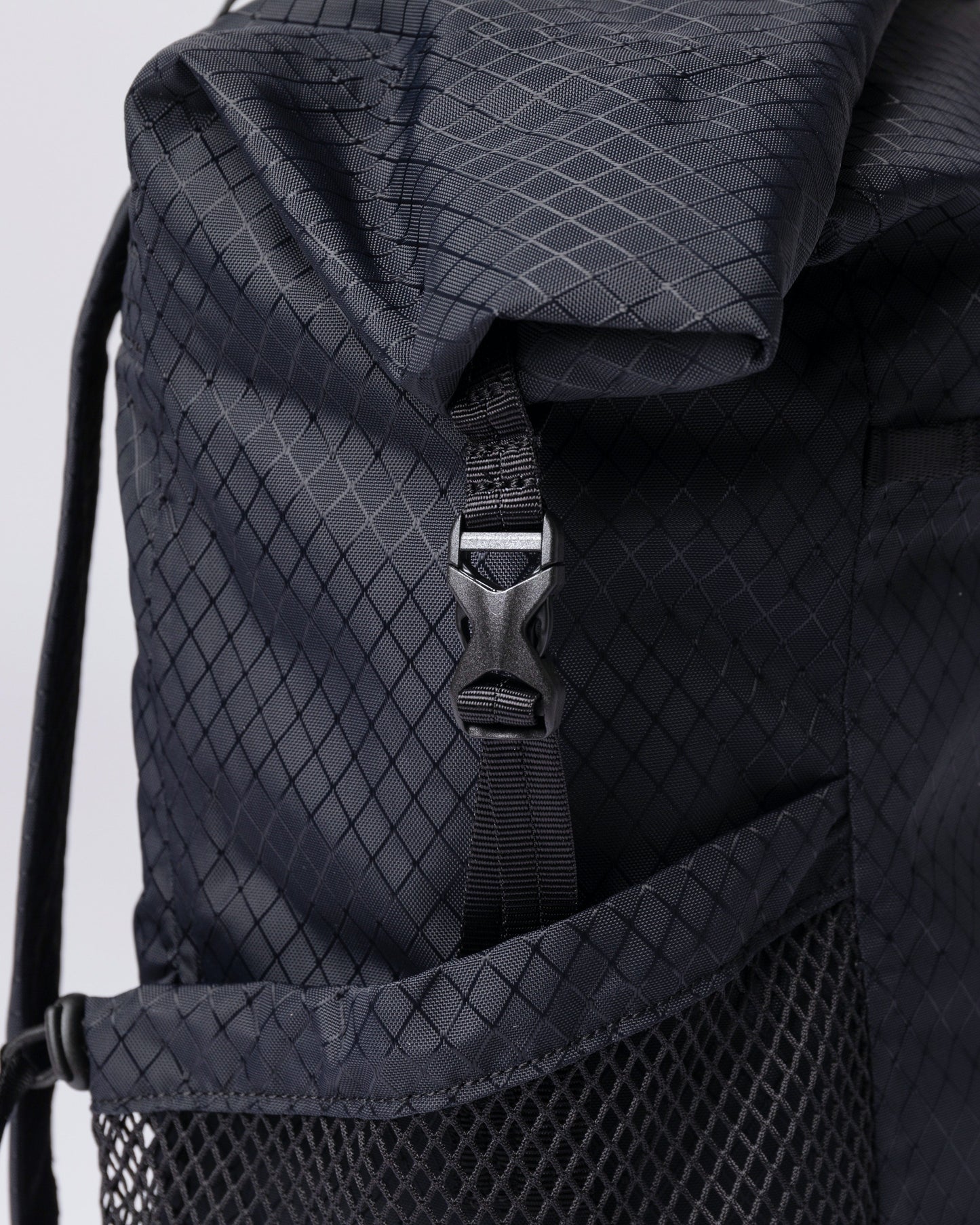 Sac à dos rolltop imperméable en recyclé | Noir "nils black"