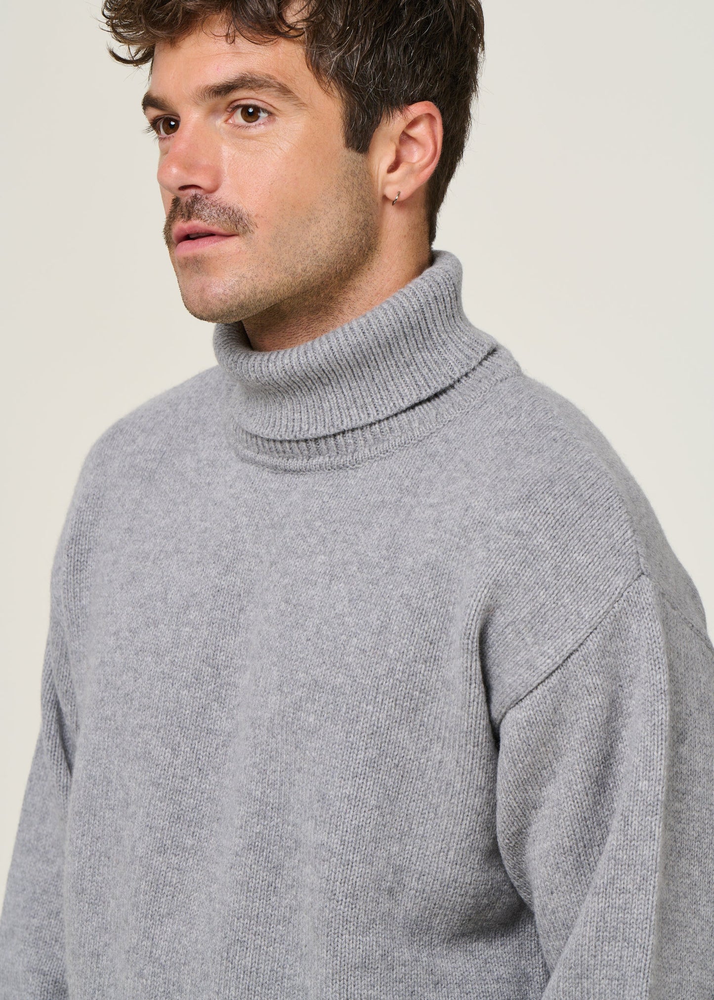 Pull col roulé en laine mérinos recyclée | Gris "merino wool turtleneck heather grey"
