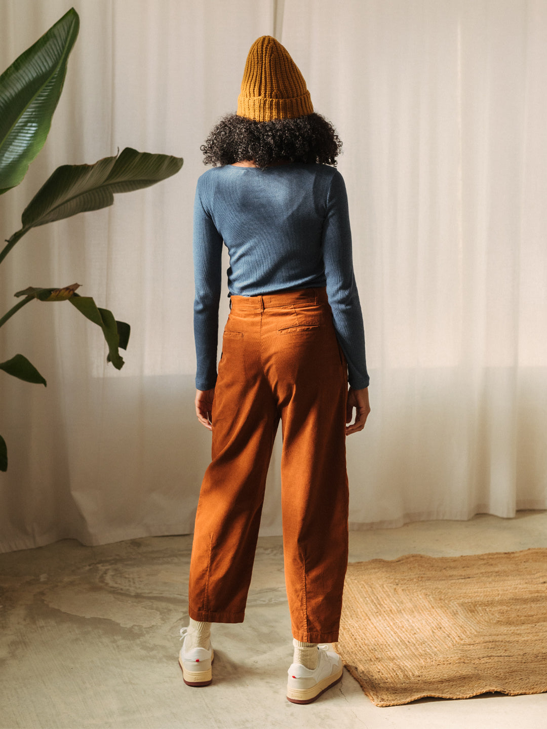 Pantalon droit velours en coton bio | marron "elafonisi microcorduroy trousers toffee"
