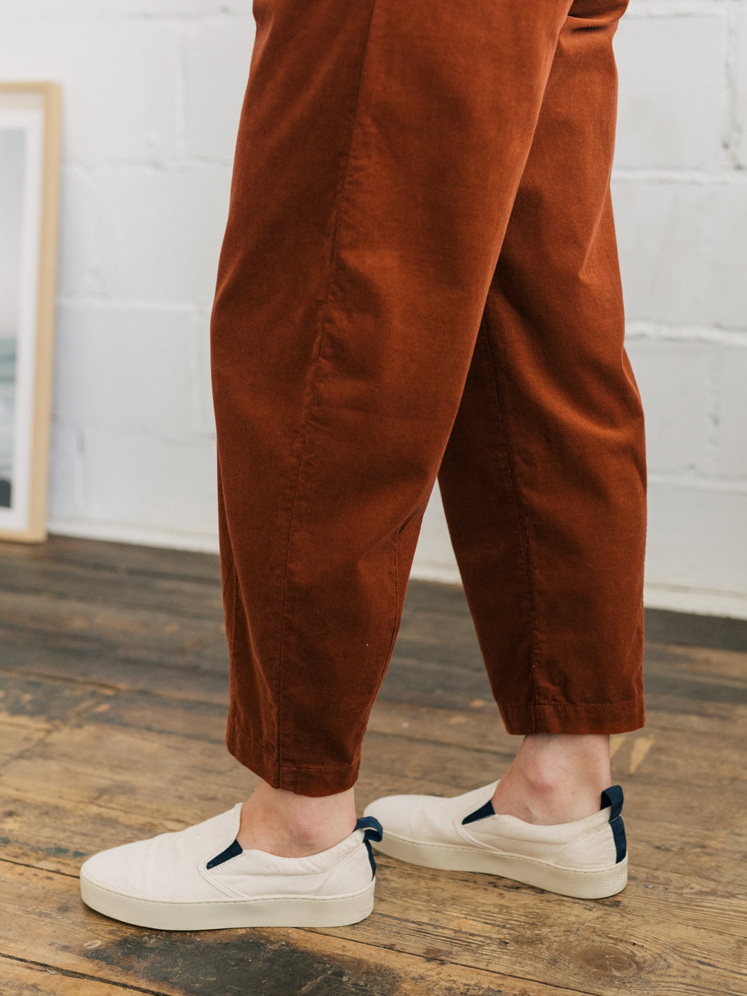 Pantalon droit velours en coton bio | marron "elafonisi microcorduroy trousers toffee"