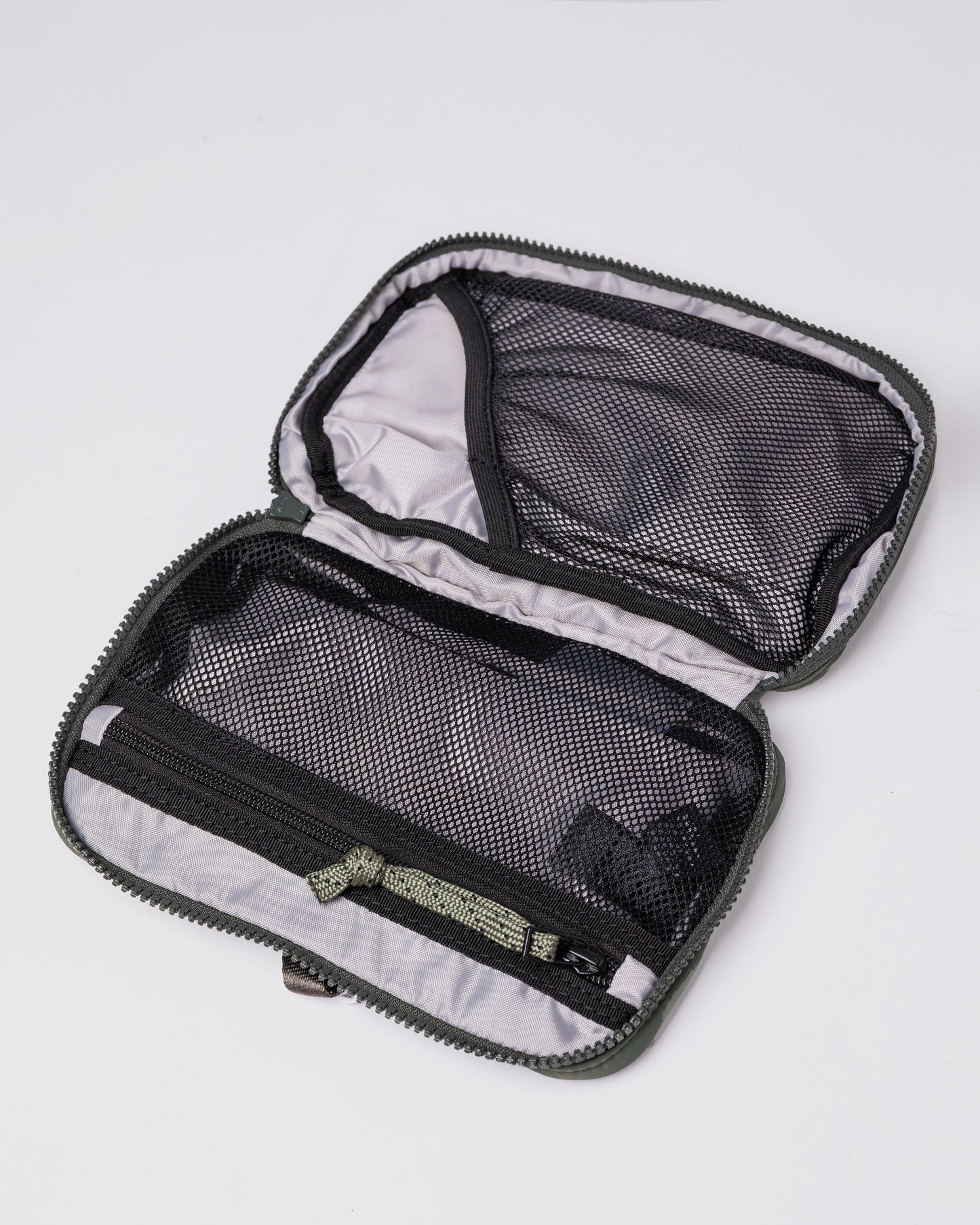Trousse de toilette 3L en recyclé | Vert "everyday washbag lichen green"