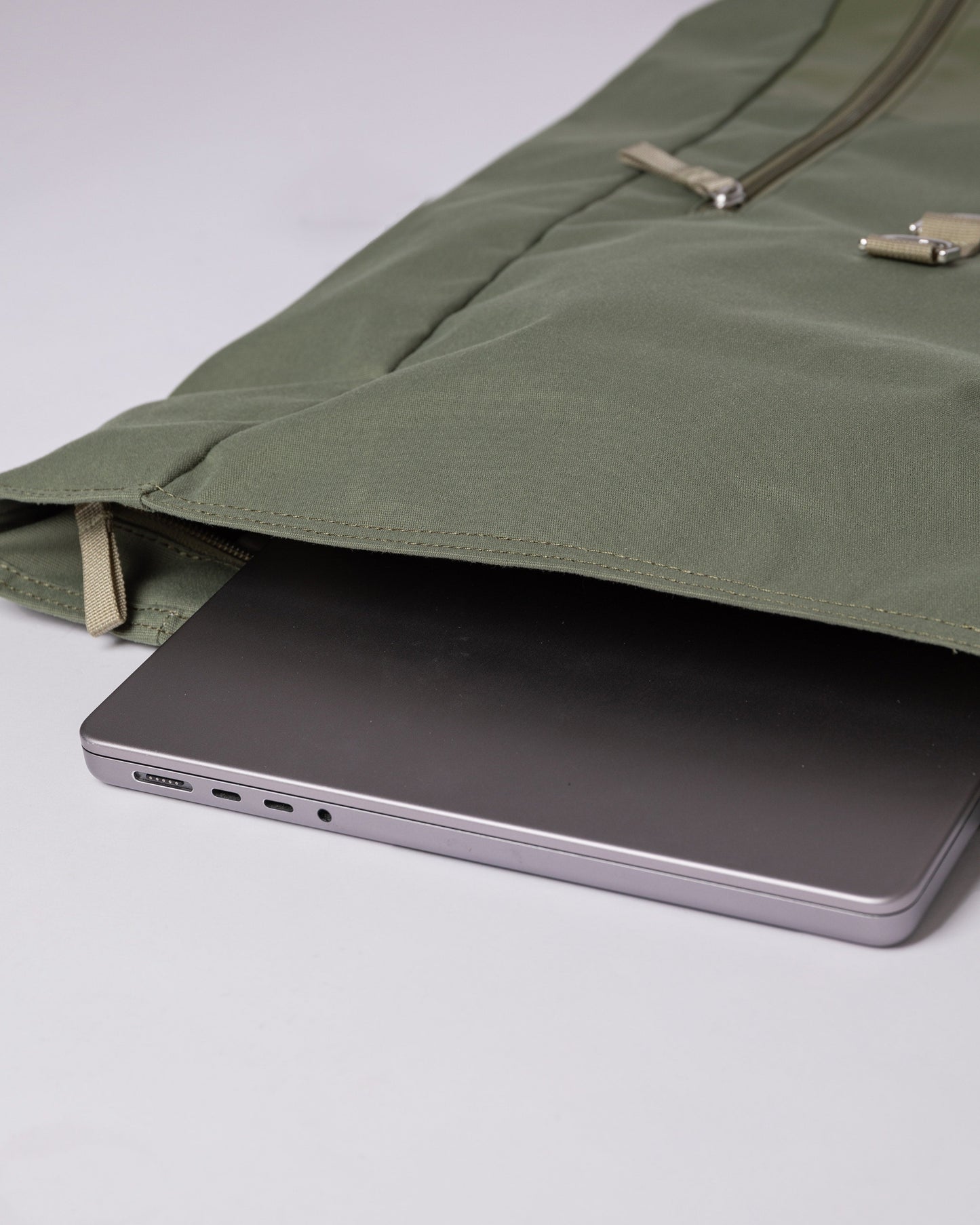 Sac à dos rolltop en matière recyclée | Vert "dante vegan clover green"