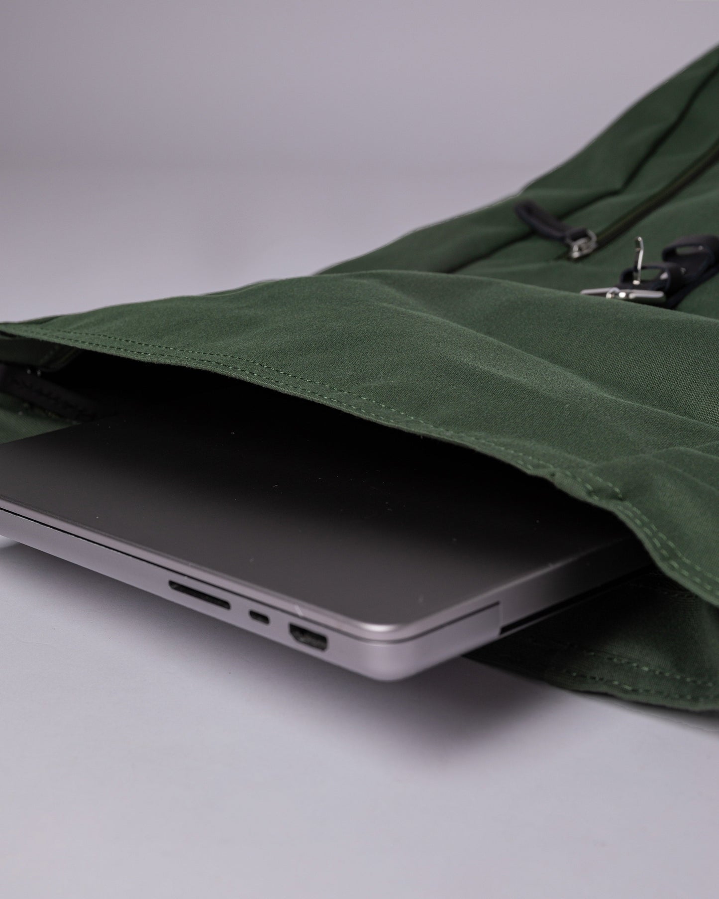 Sac à dos rolltop en recyclé | Vert "dante dawn green"