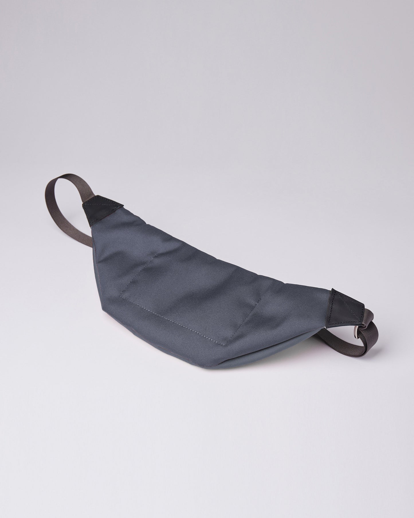 Banane en matière recyclé | Bleu "aste steel blue"