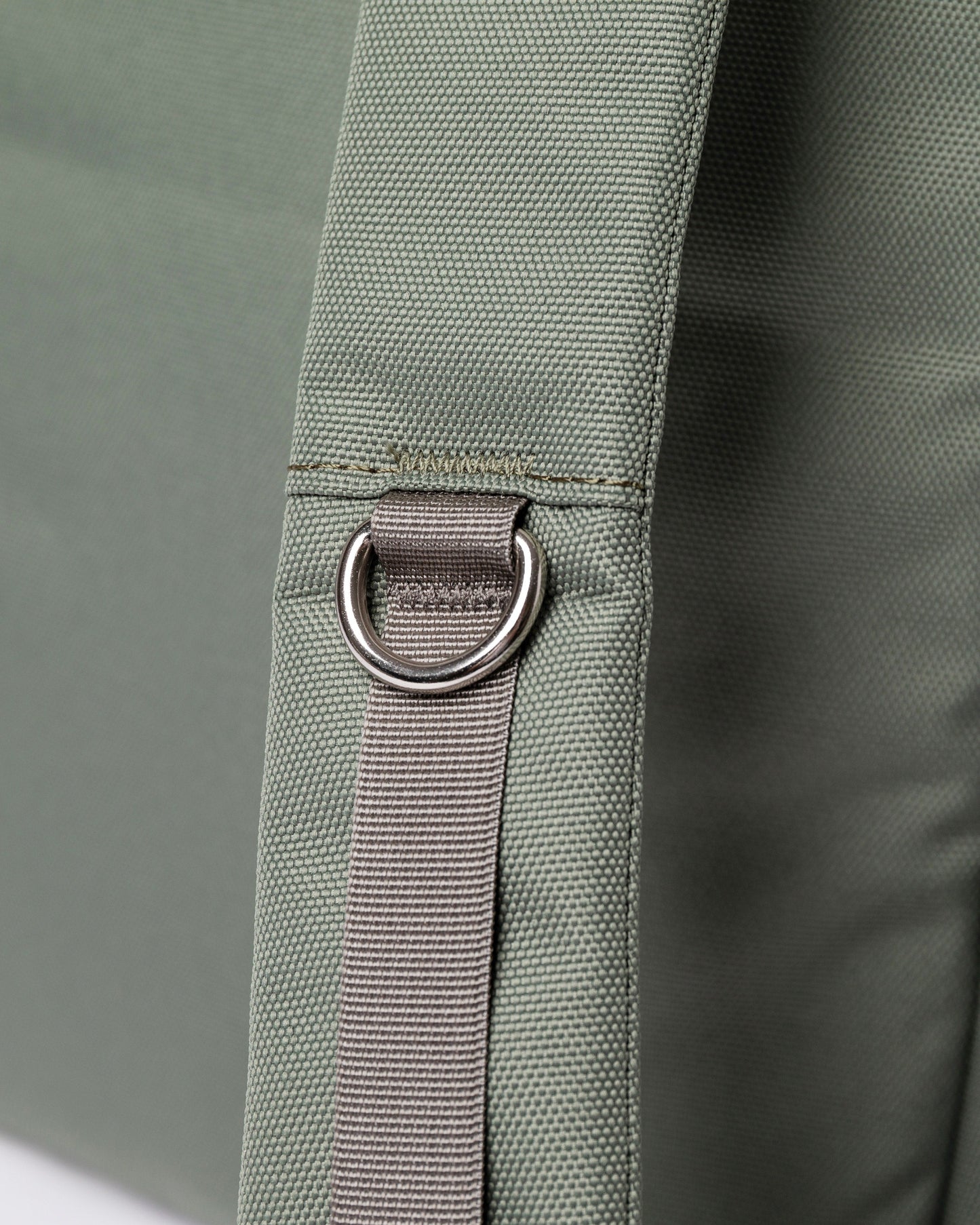 Sac à dos rolltop en matière recyclée | Vert "ilon clover green"