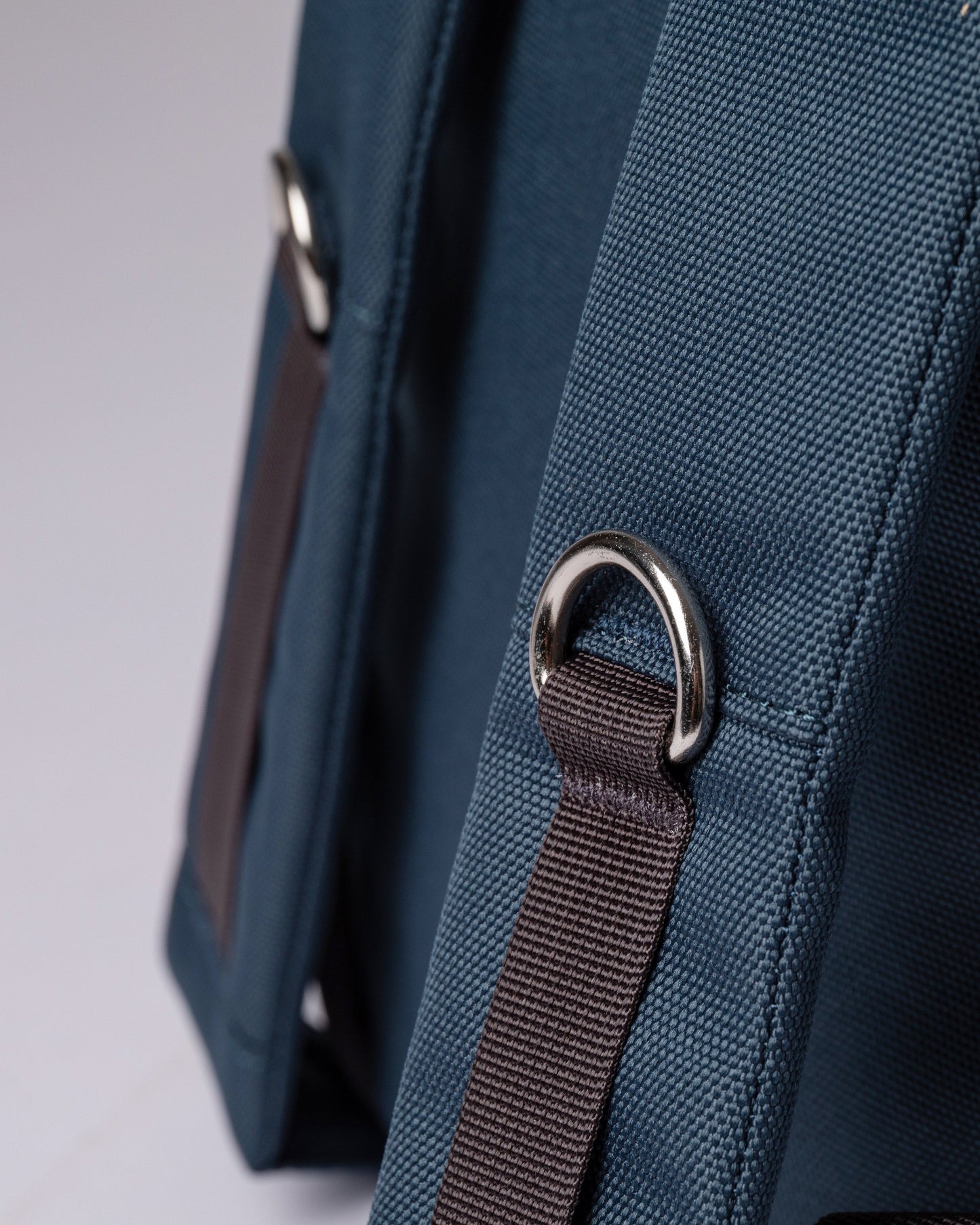Sac à dos rolltop en matière recyclée | Bleu "ilon steel blue"