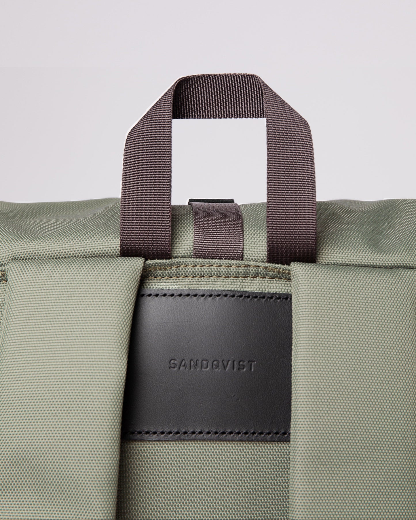 Sac à dos rolltop en matière recyclée | Noir et vert "ilon multi clover green"