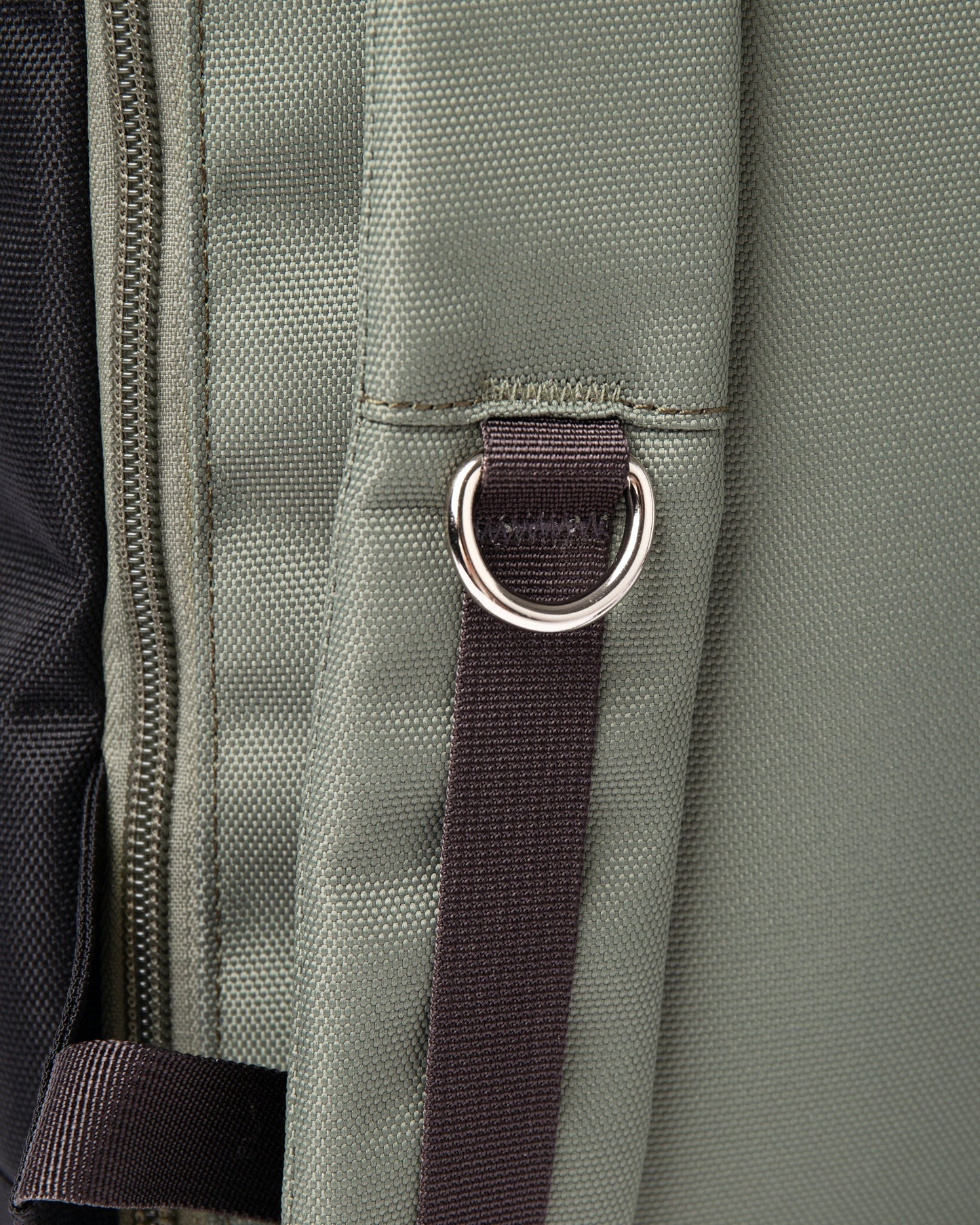 Sac à dos rolltop en matière recyclée | Noir et vert "ilon multi clover green"