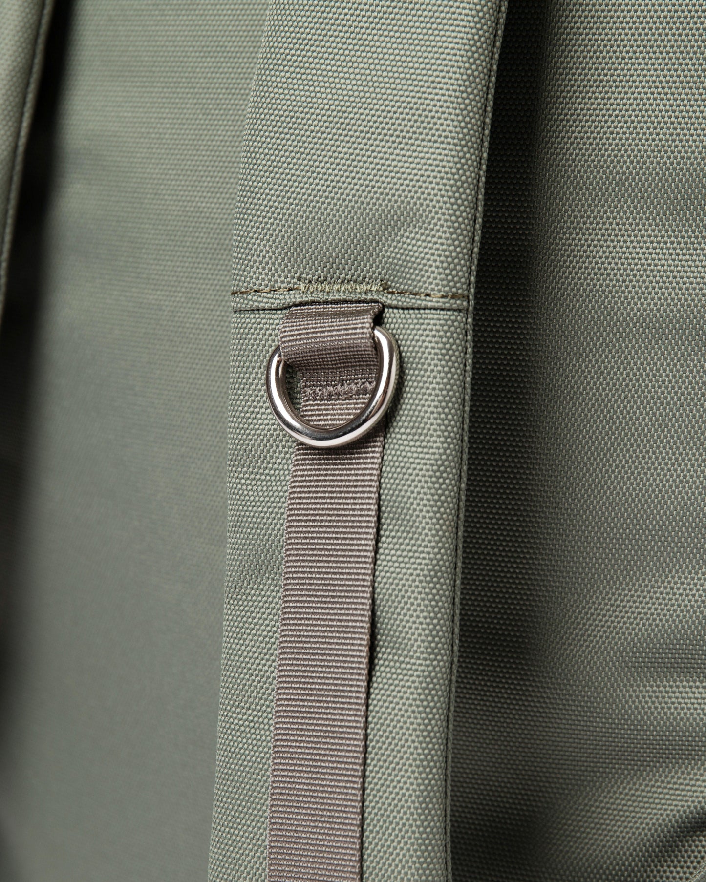 Sac à dos rolltop en matière recyclée | Vert "bernt clover green"